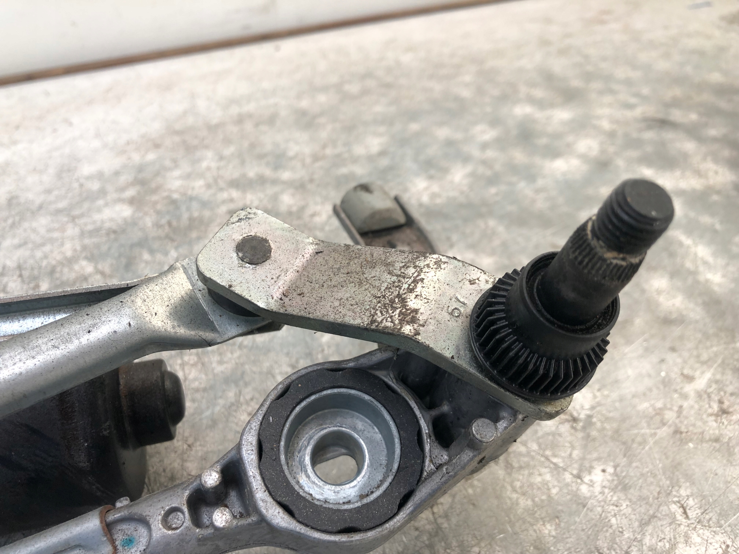 wiper mechanism BMW E90 6978263