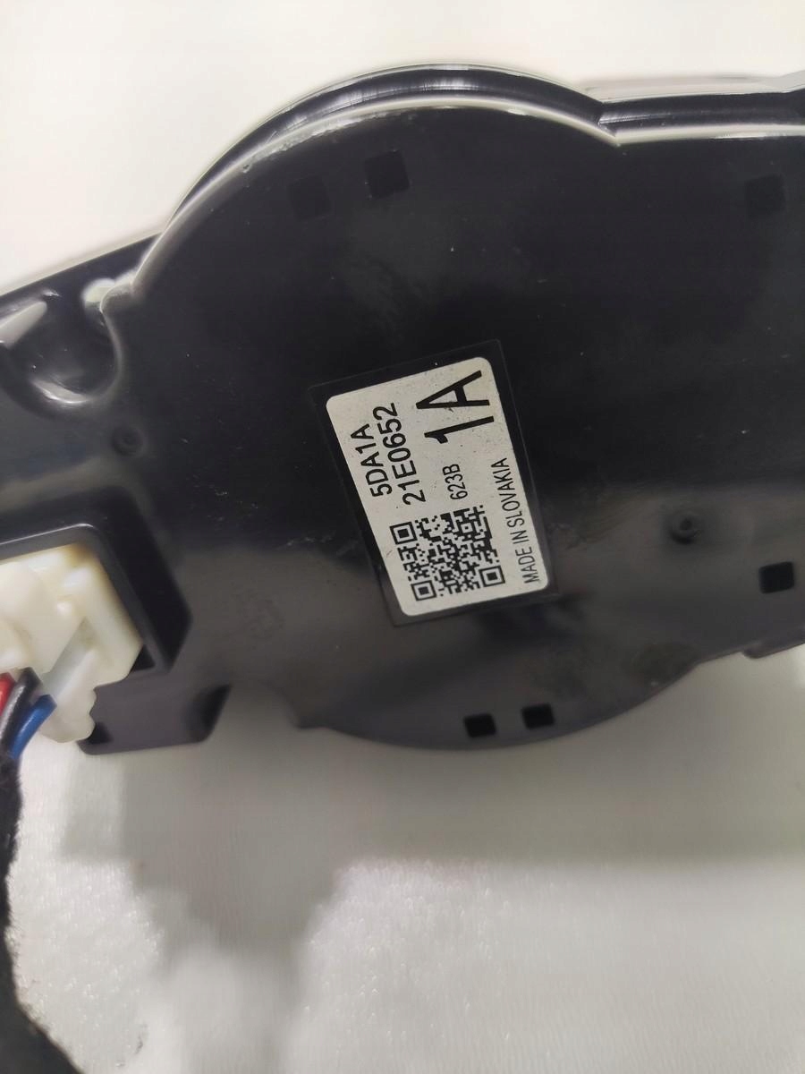 control panel navigation INFINITI Q30 2015-2020 5DA1A-21E0652