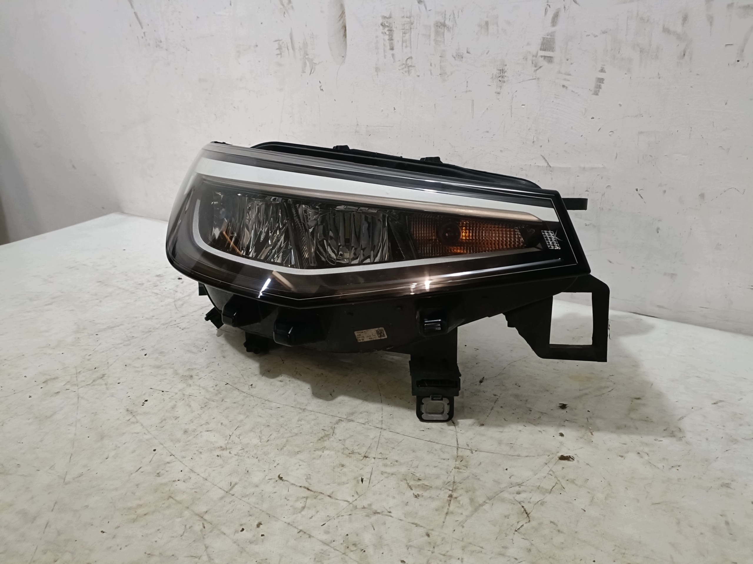 VOLKSWAGEN ID.4 ID4 ID.5 ID5 20- light right front FULL LED 11B941006B
