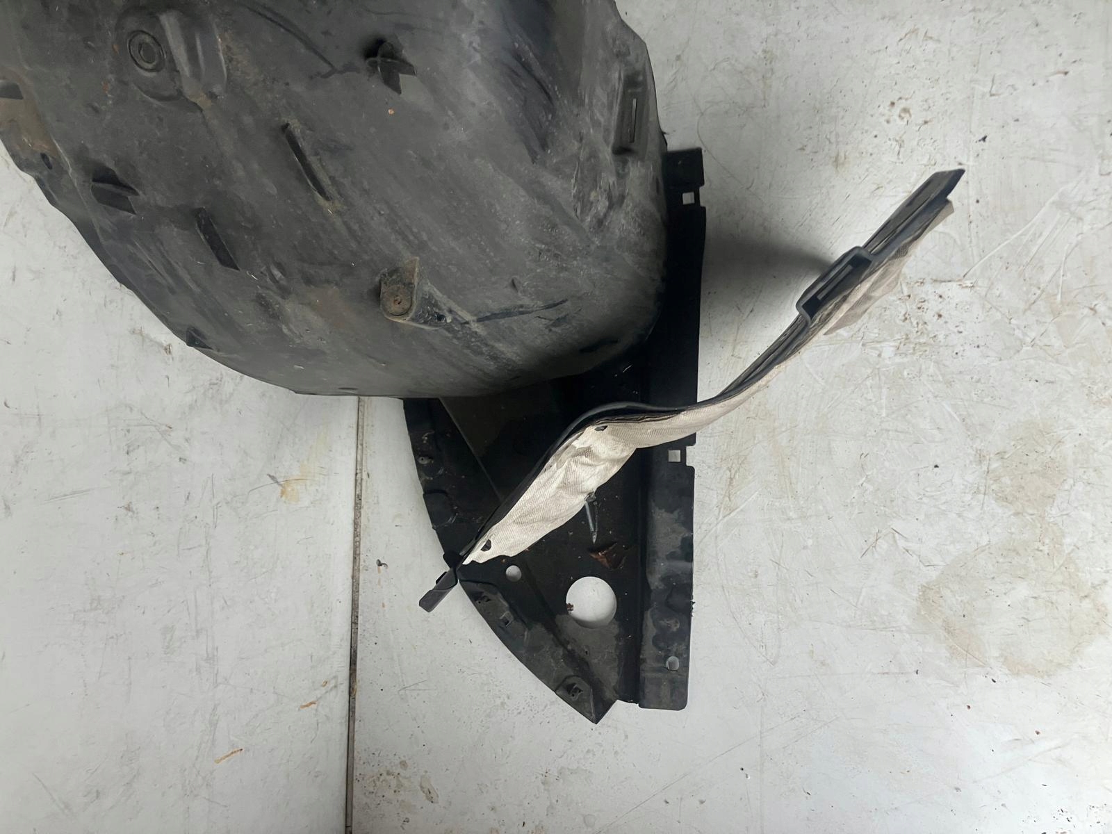 mudguard right front CITROEN C3 III #10 9811931180