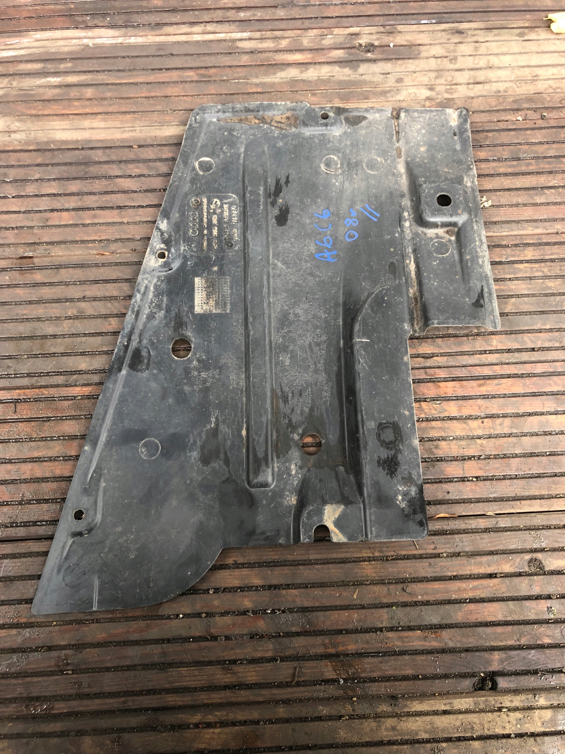 cover chassis left AUDI A6 C6 4F0825215C