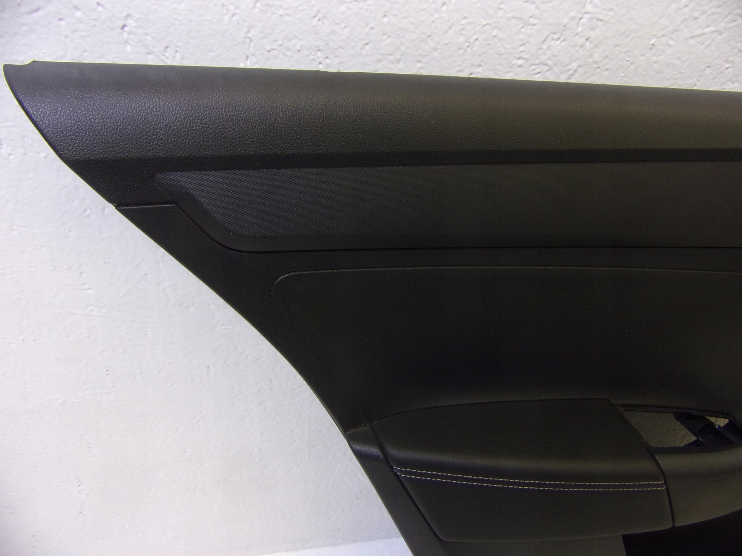 дверные карты левый задний SKODA RAPID 5JH867023E