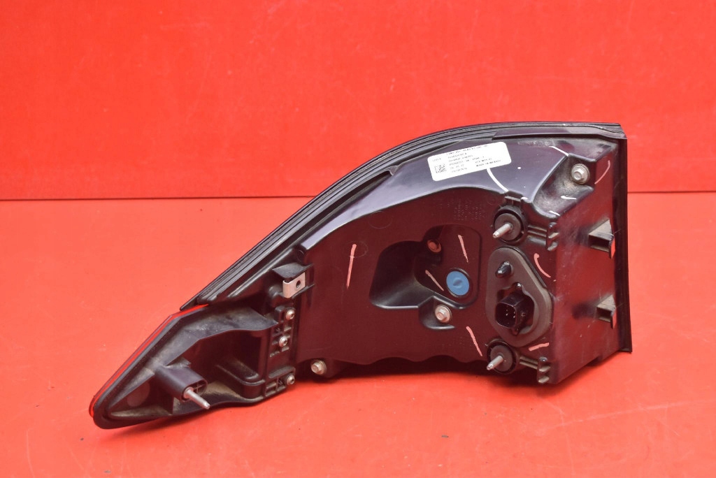 light right rear part rear 1034333-00-A TESLA MODEL X 90D 15-21