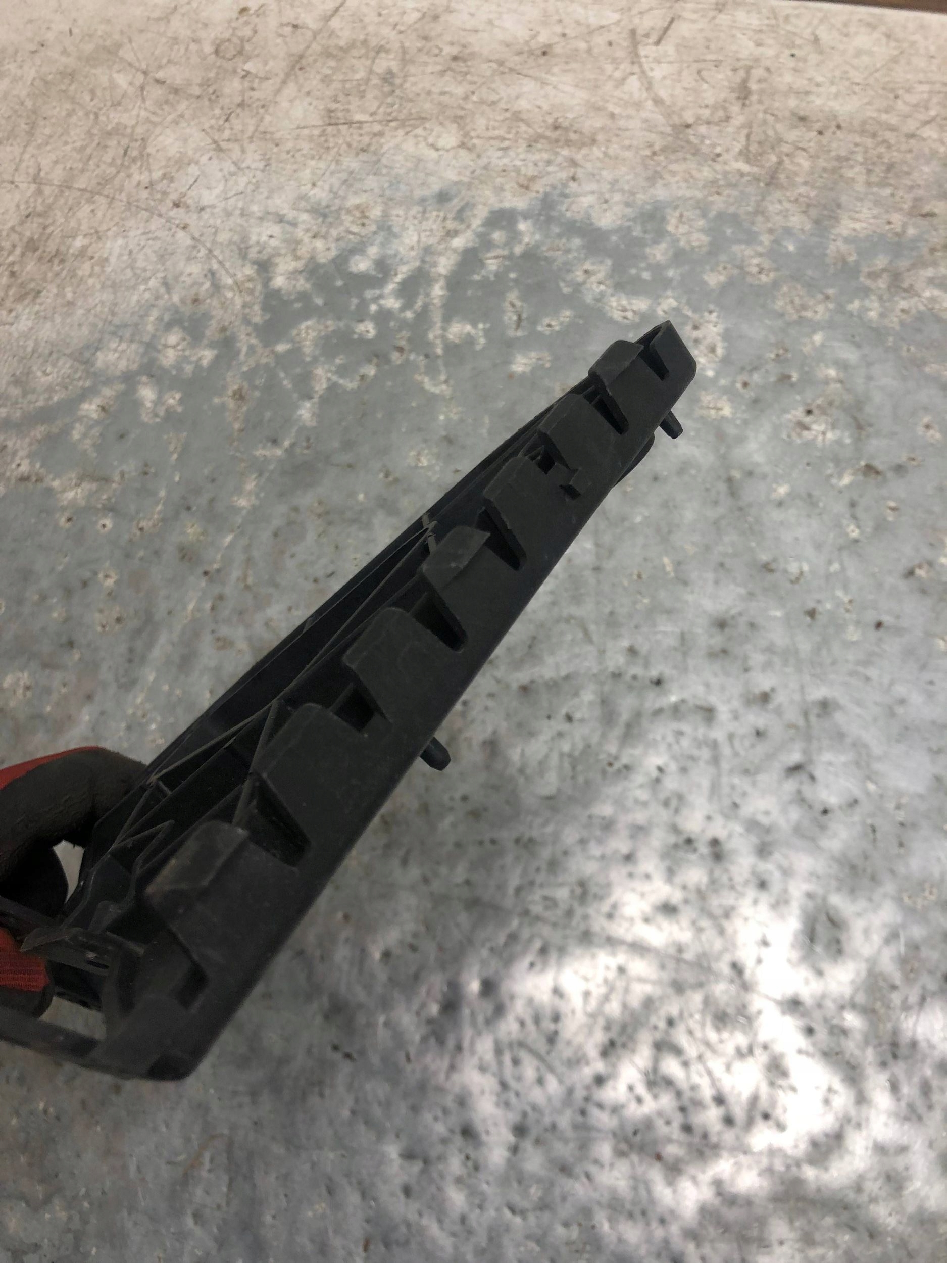 stoßstangenführung links vorne AUDI A6 C6 4F0807227