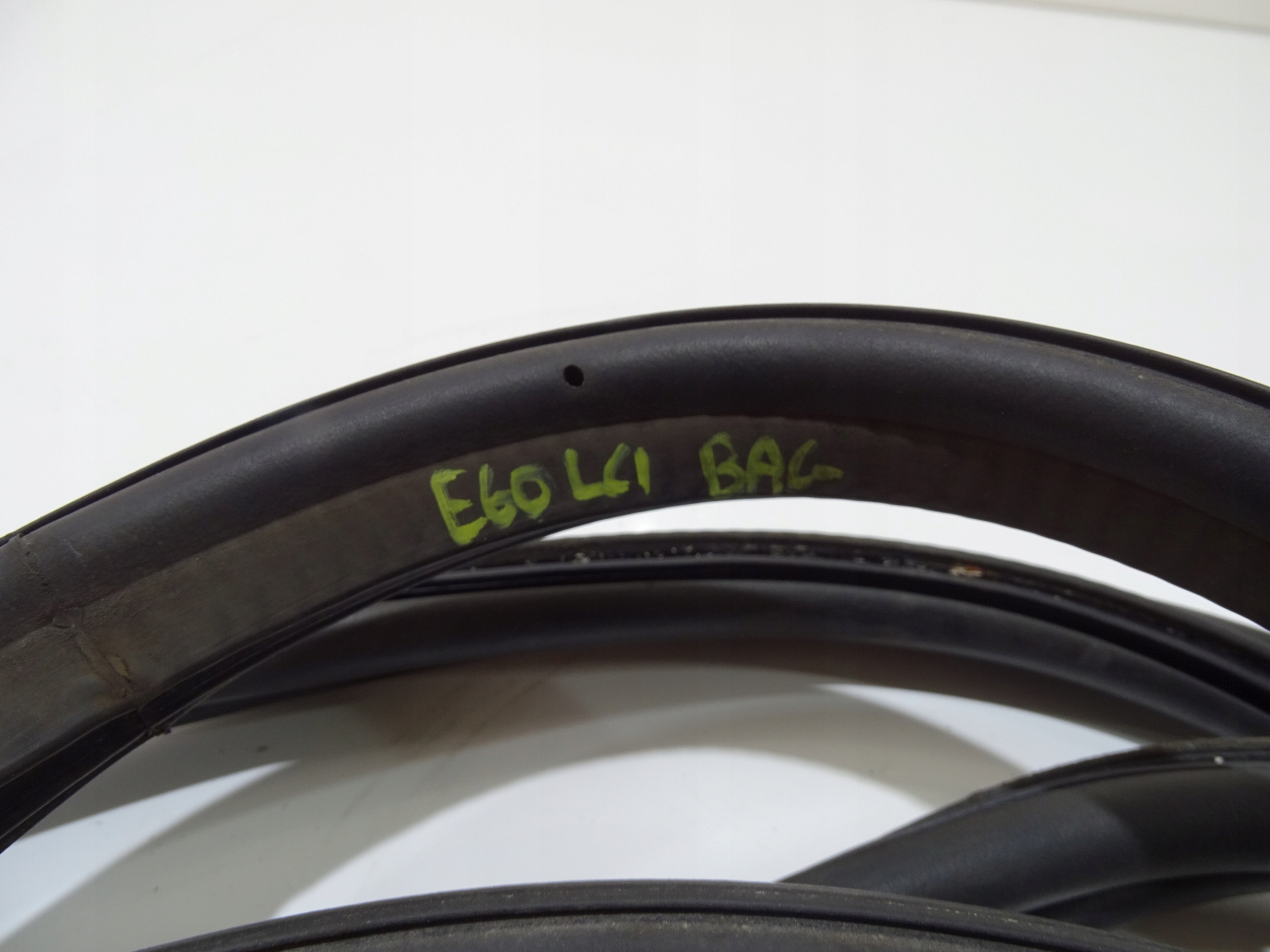 gasket bonnet boot BMW E60 OE(4555725)