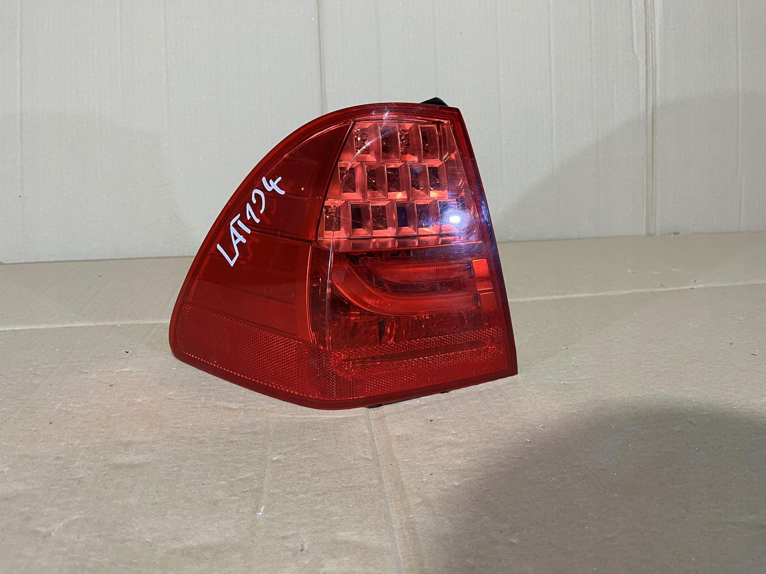BMW E91 LCI LIFT TOURING LAMPA LEWY TYŁ KAROSERYJNA 7289431