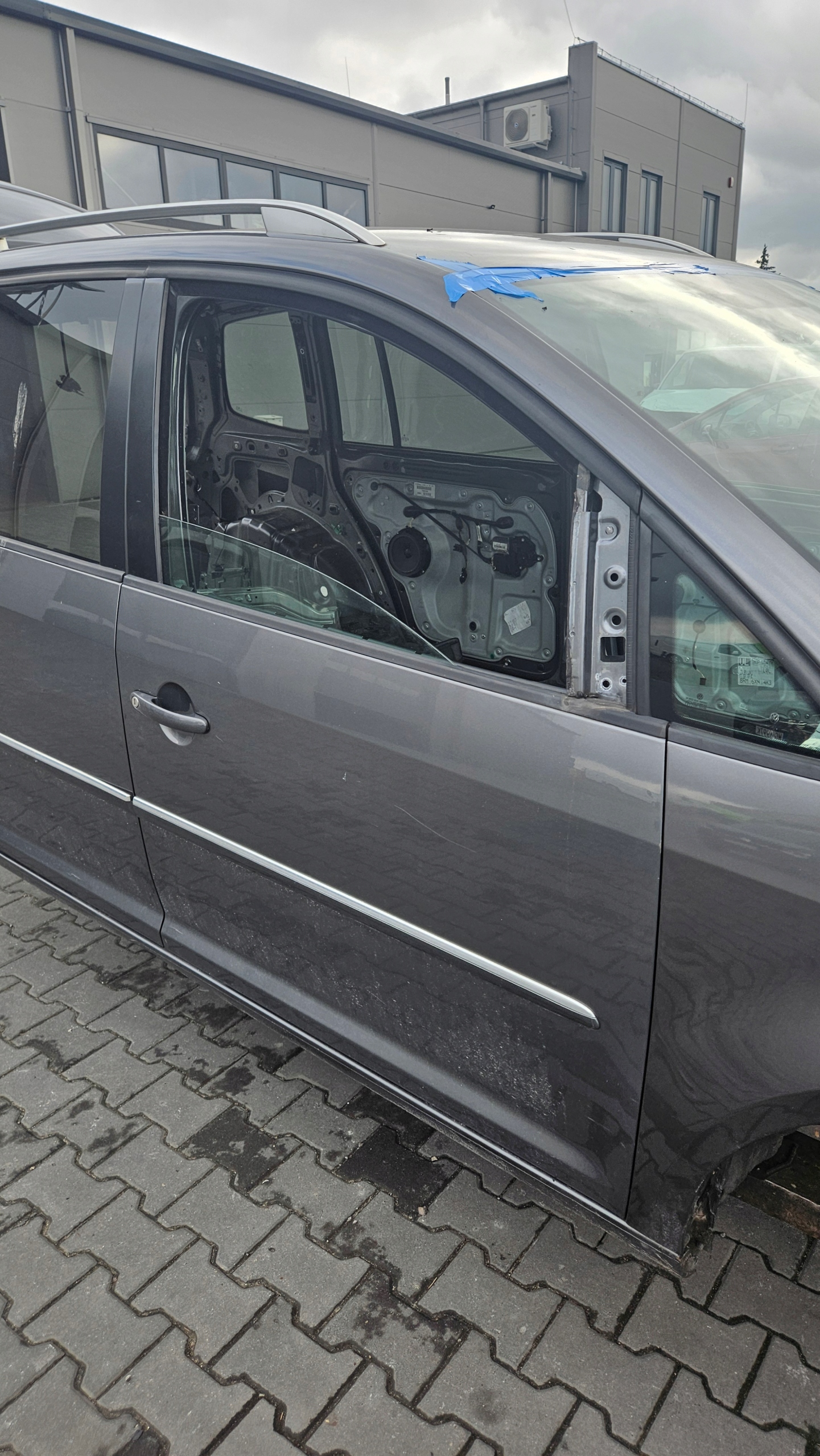 VW TOURAN and door right front complete LIFT colour LD7R