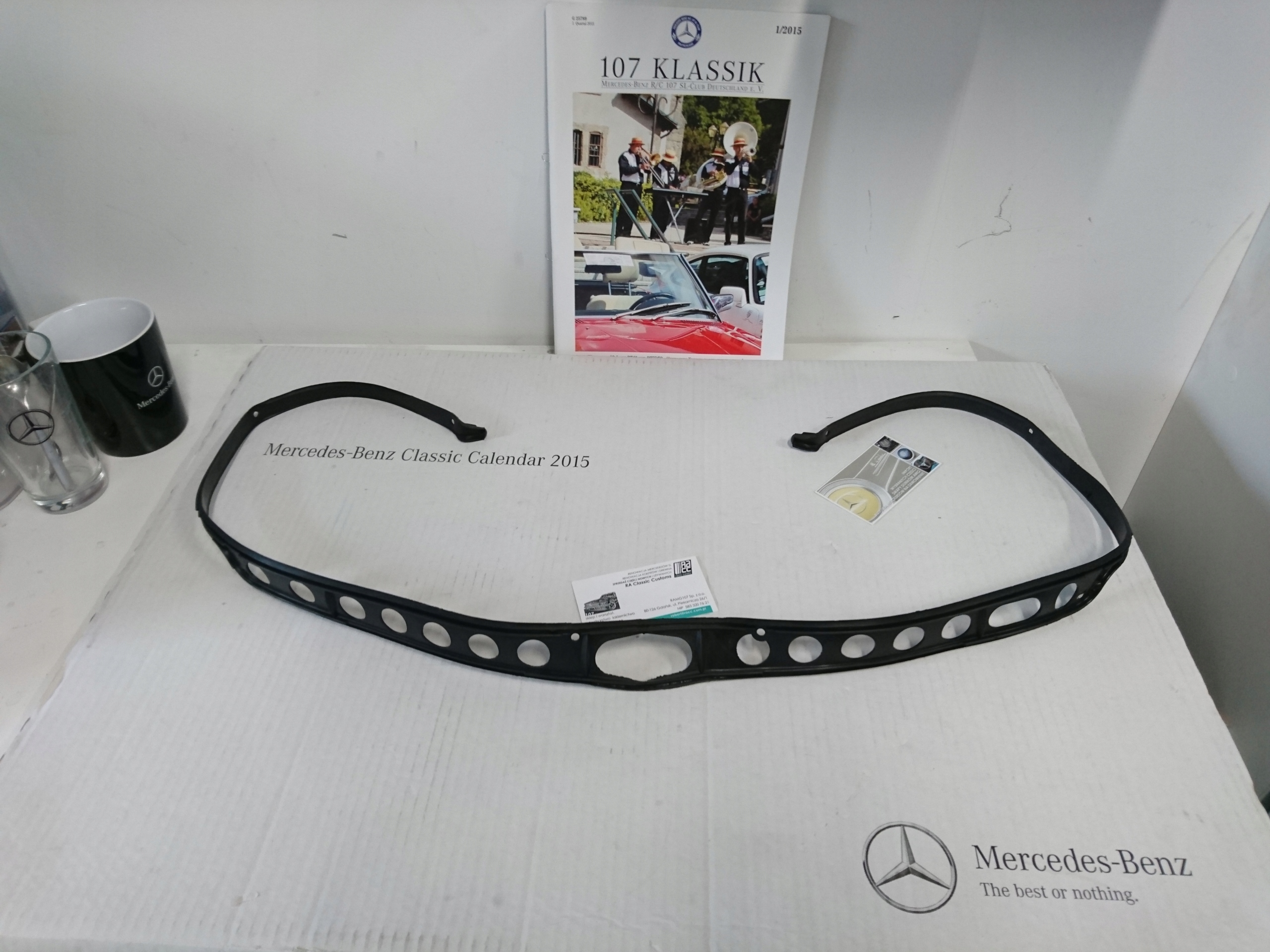 107107 - Прокладка заднего грифа хром для Mercedes 107