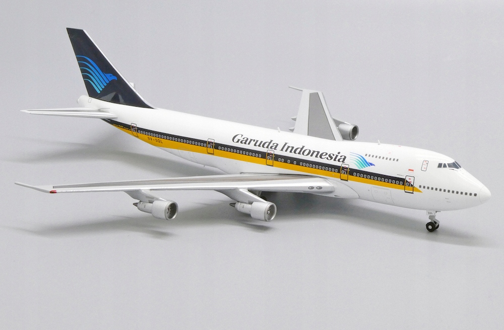 Model letadla Boeing 747-200 Garuda 1:400
