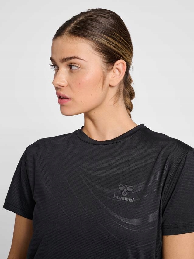 HUMMEL CZARNA KOSZULKA TRENINGOWA LOGO FMG HMR__S Kolor dominujący czarny