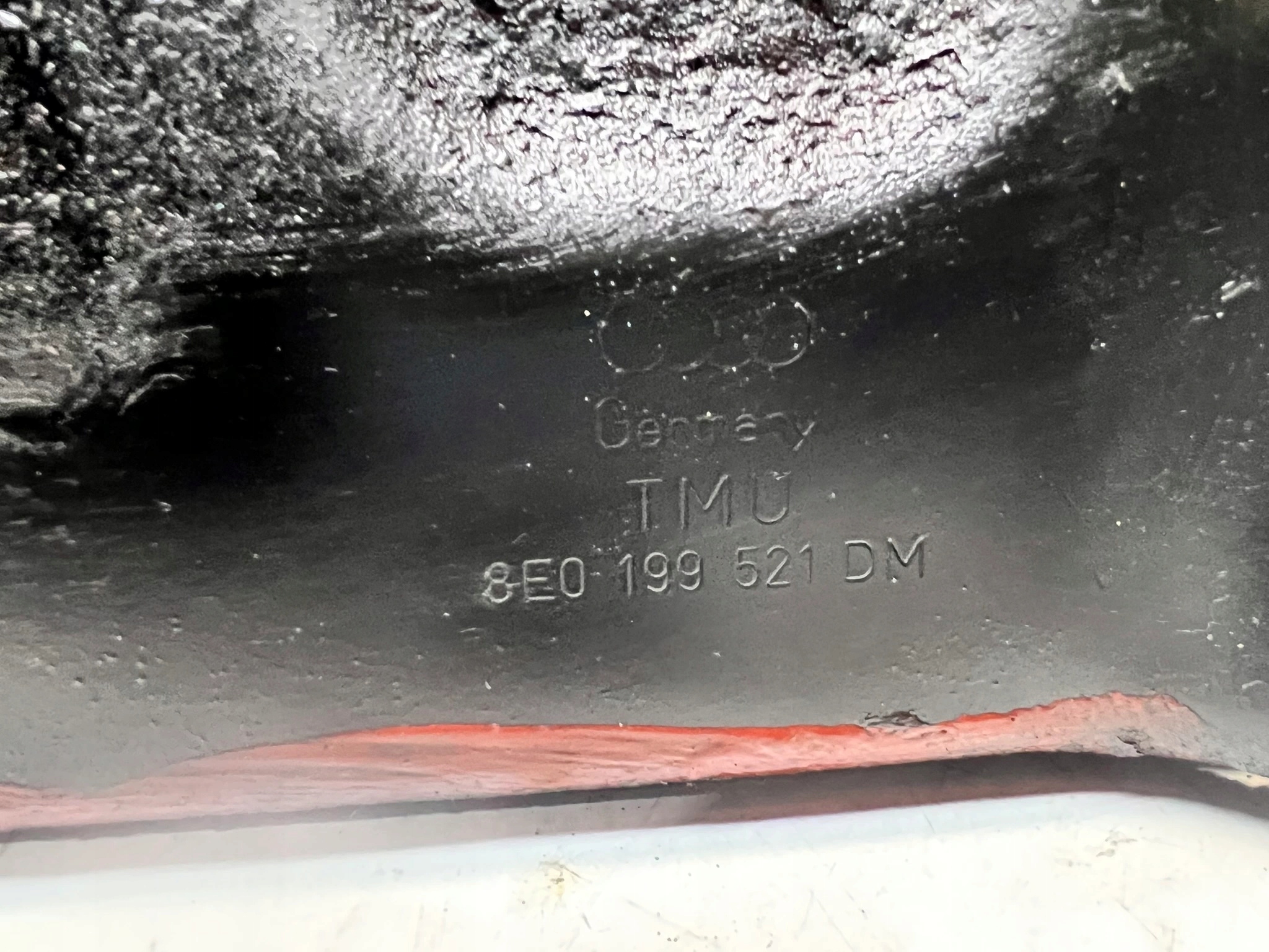 trouba vedení intercoolera Z stěny předního AUDI A4 B7 3.0 TDI 8E0199521DM