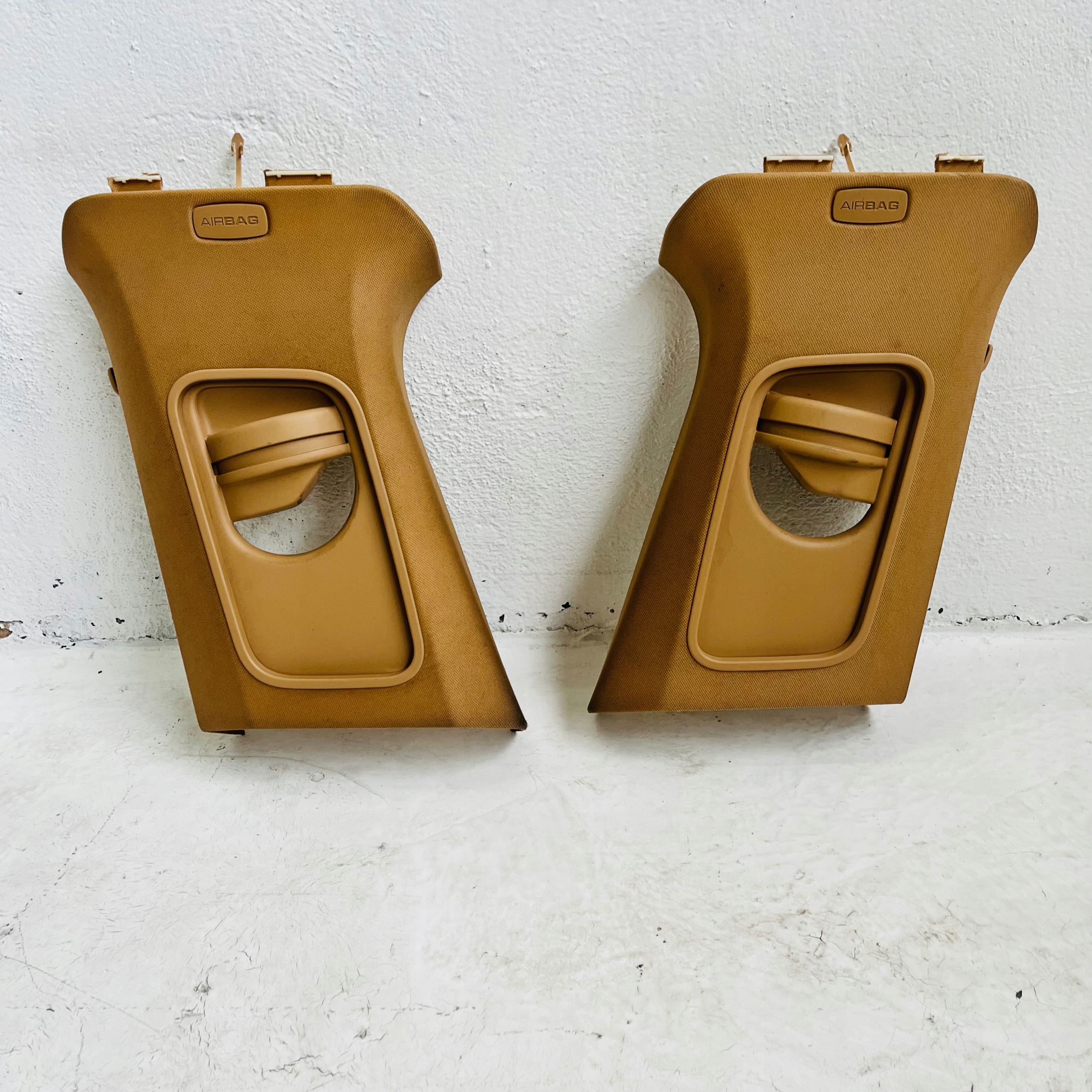 97055542700 97055542800 - КРЫШКА РЕМНЯ СРЕДНЕЙ СТОЙКИ L + P PANAMERA 970