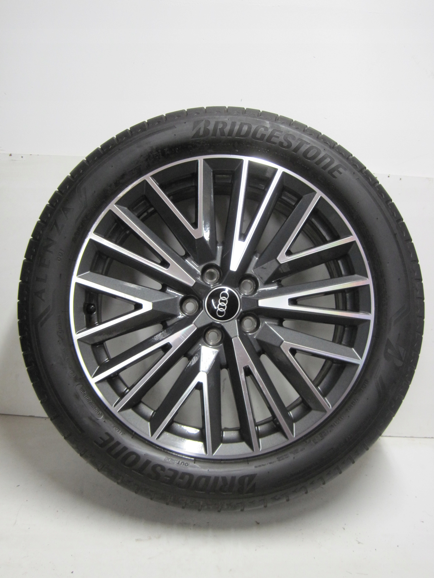 wheels discs tyres Audi Q3 83A 4mm R19