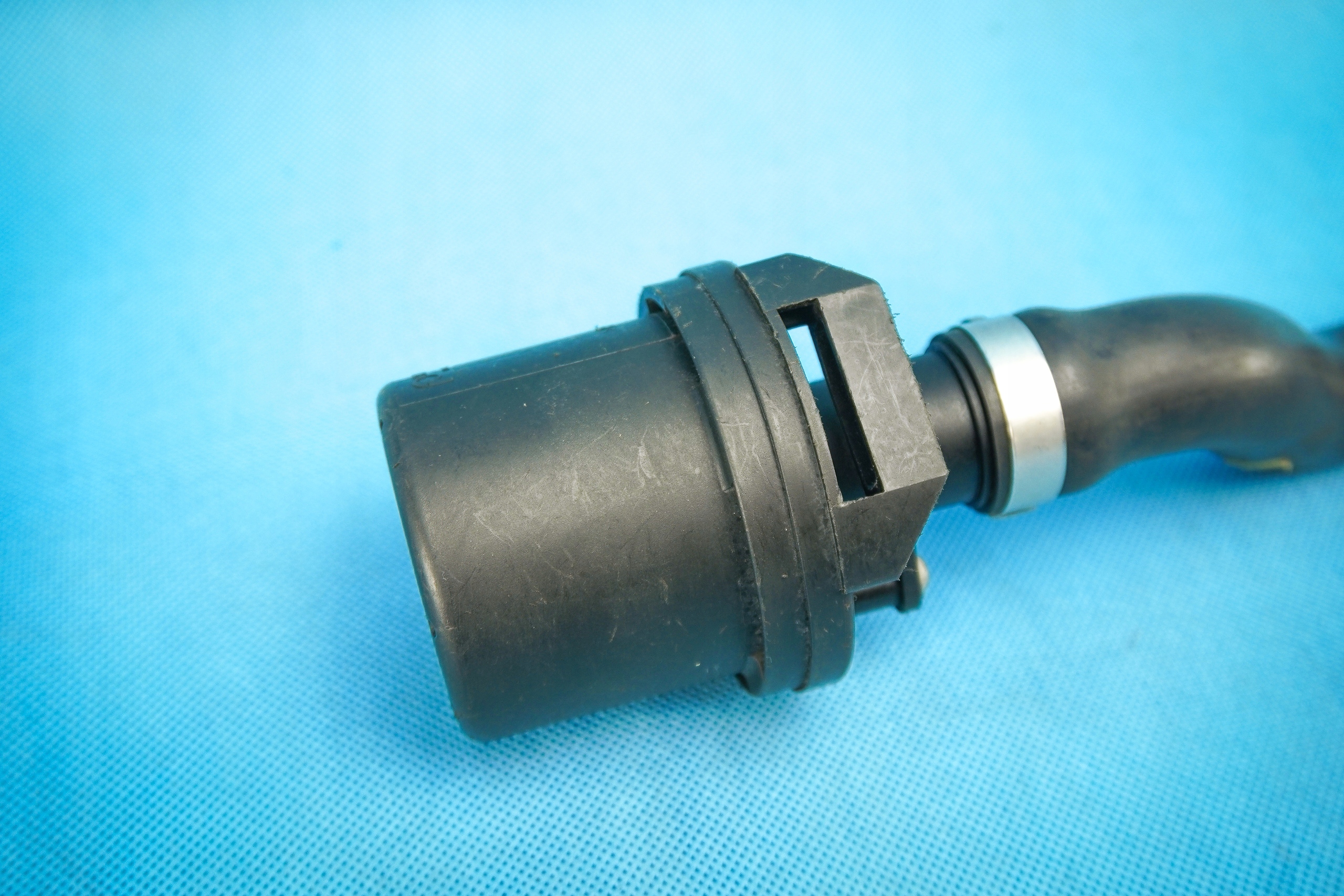hose laczaca tlumik Audi S6 RS6 S7 RS7 079133889F