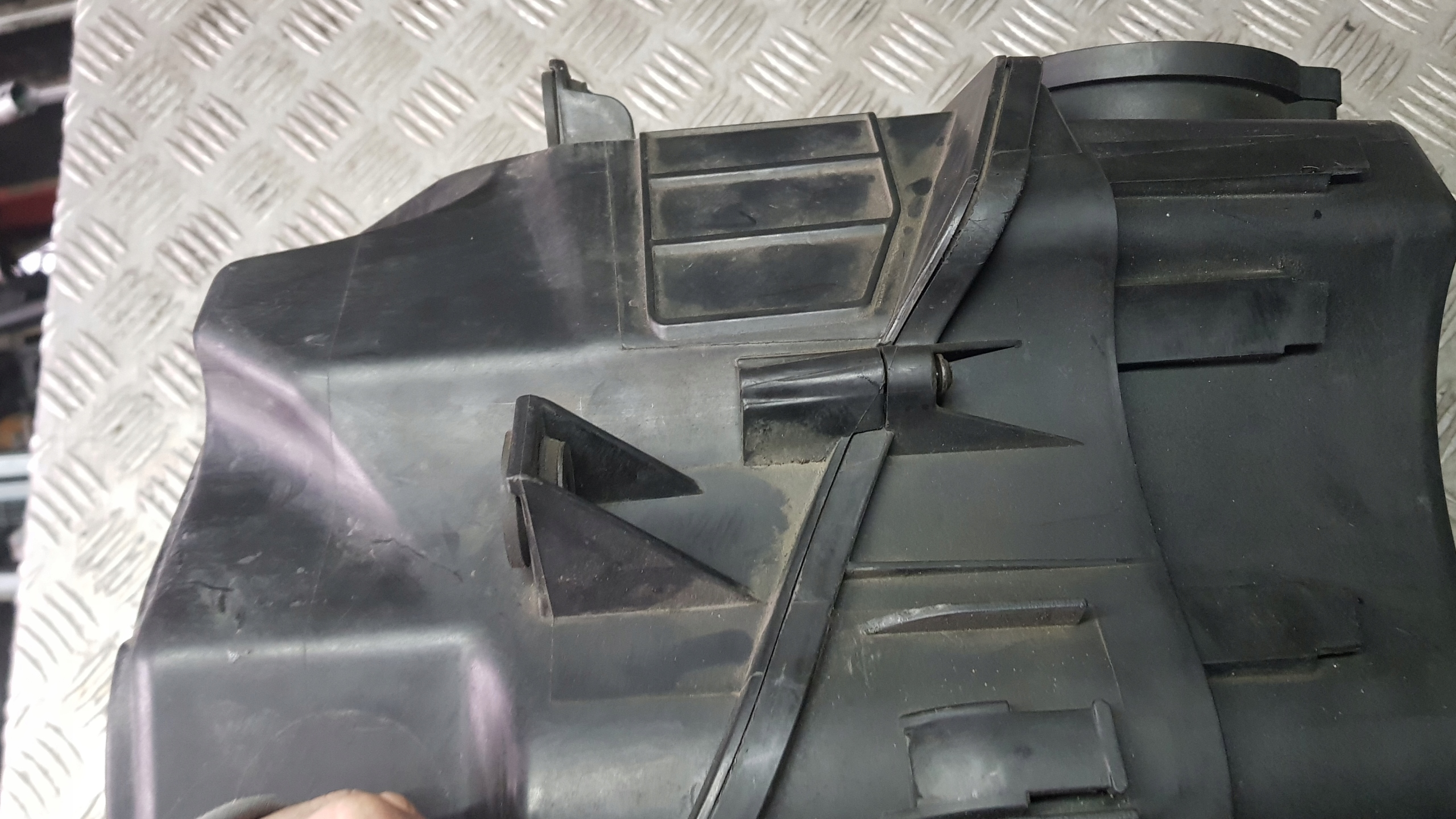 AUDI A8 D3 Gehäuse filter luft 3.0 TDI 059133823d