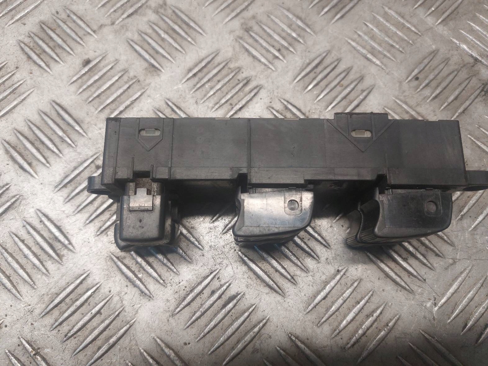 window control switch left front NISSAN X-TRAIL and