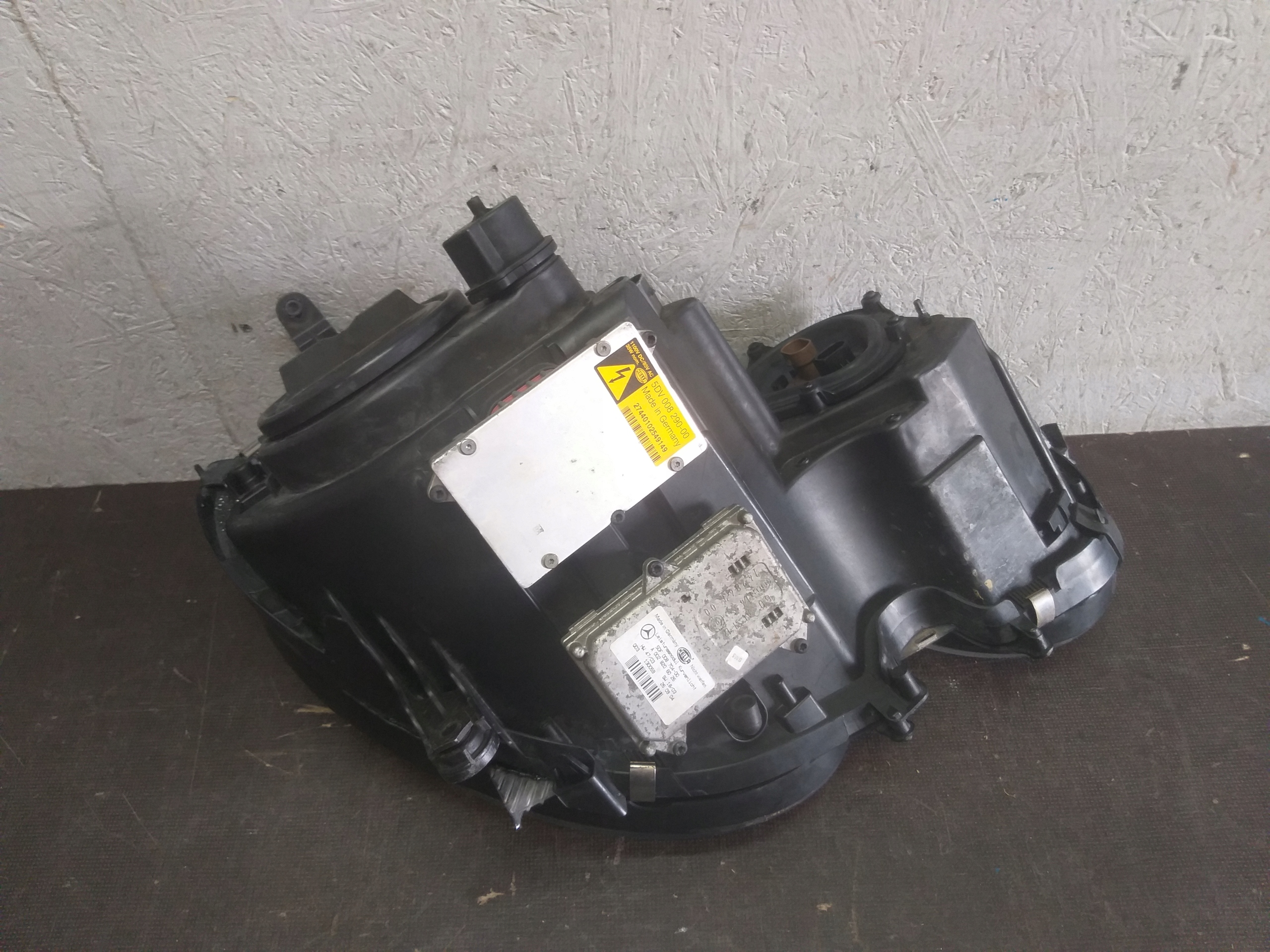 LIGHT FRONT LEFT MERCEDES E KLASA W211 XENON