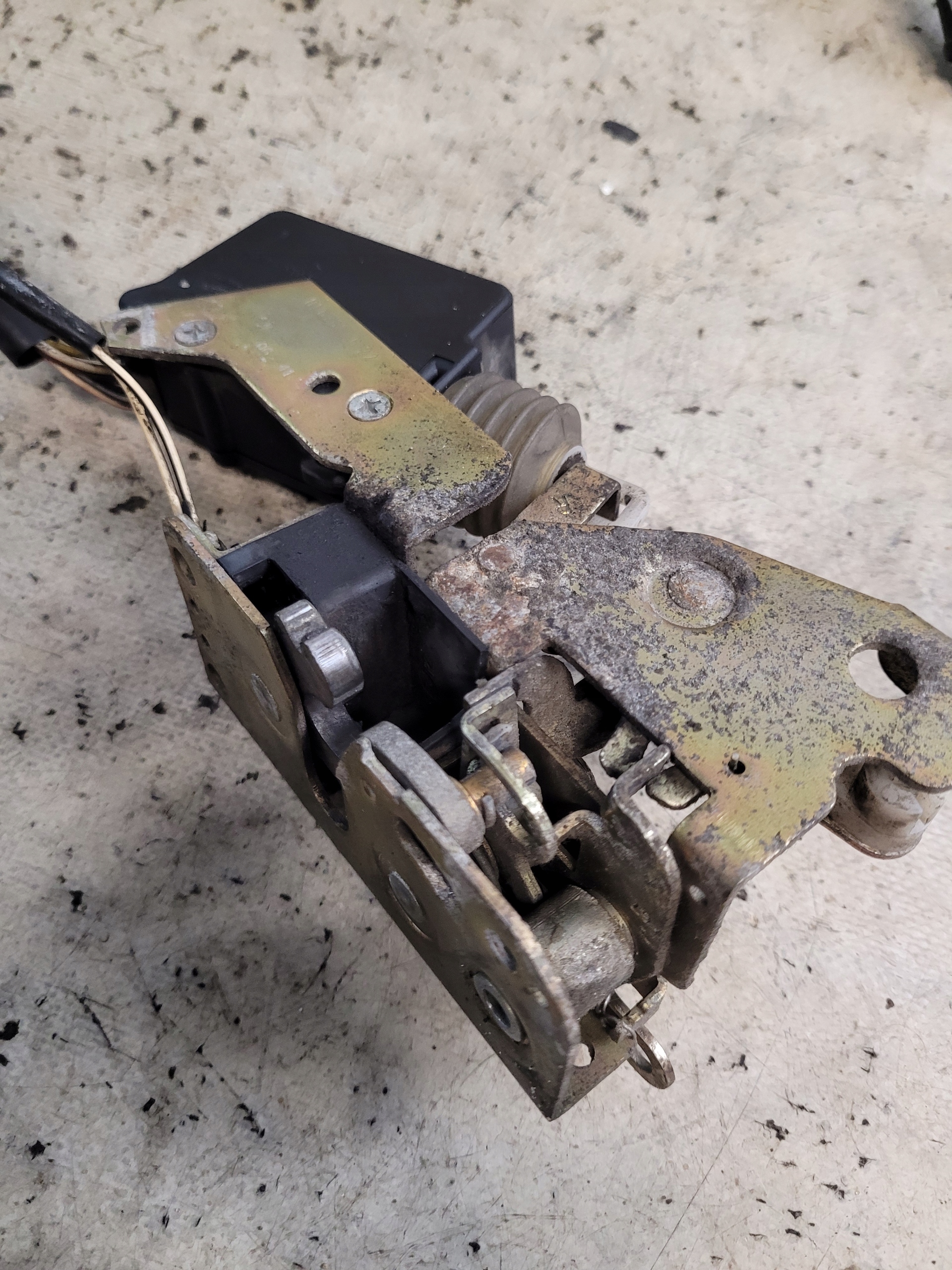 lock door MAN TGA TGL right inner OE 81626806122