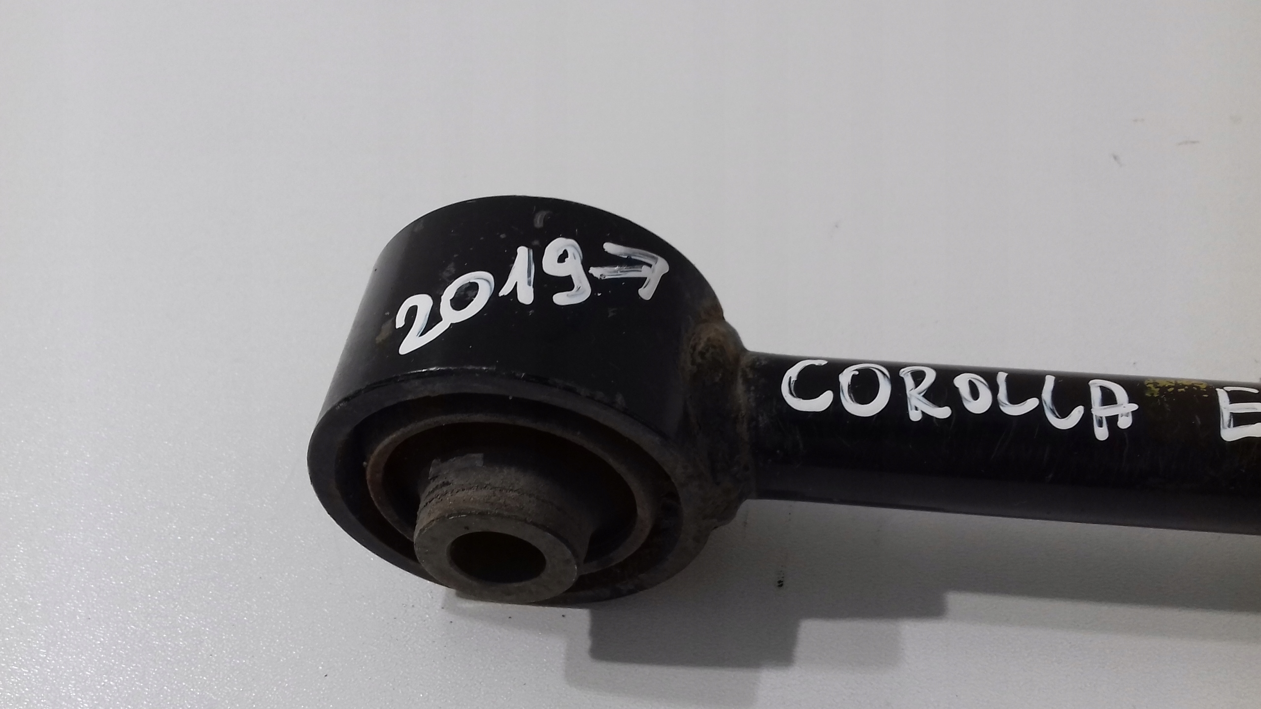TOYOTA COROLLA E21 Querlenker hinten rechts klein heck 19