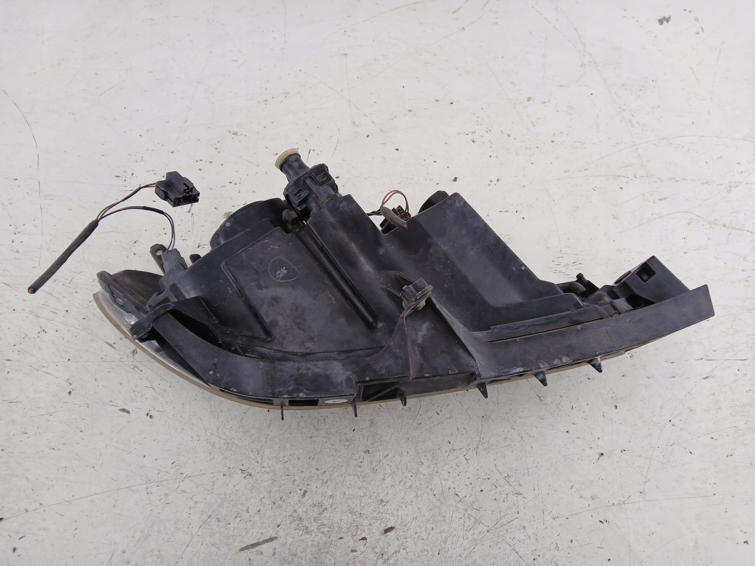 MAZDA 3 BK and light left front lens