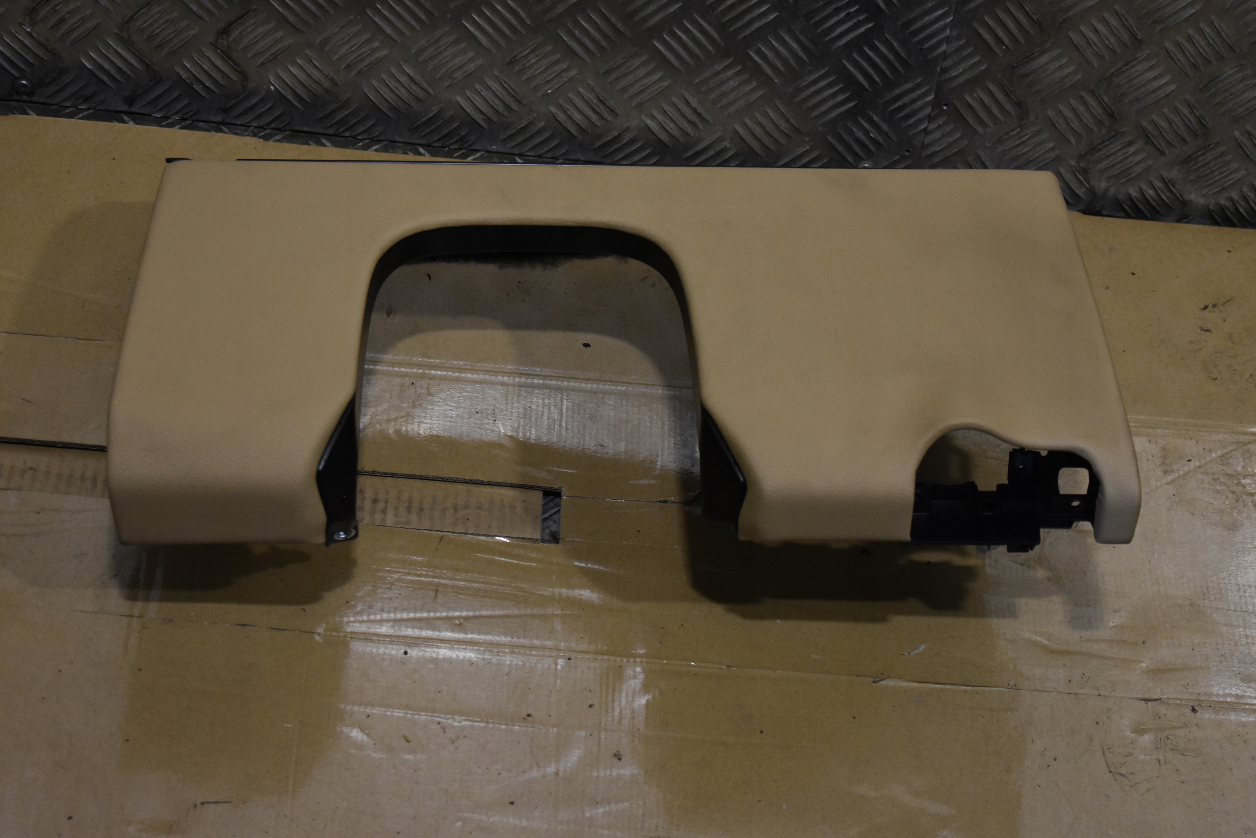 IDEALNA plato below KONSOLE PORSCHE PANAMERA 971 LUXORY BEIGE 1