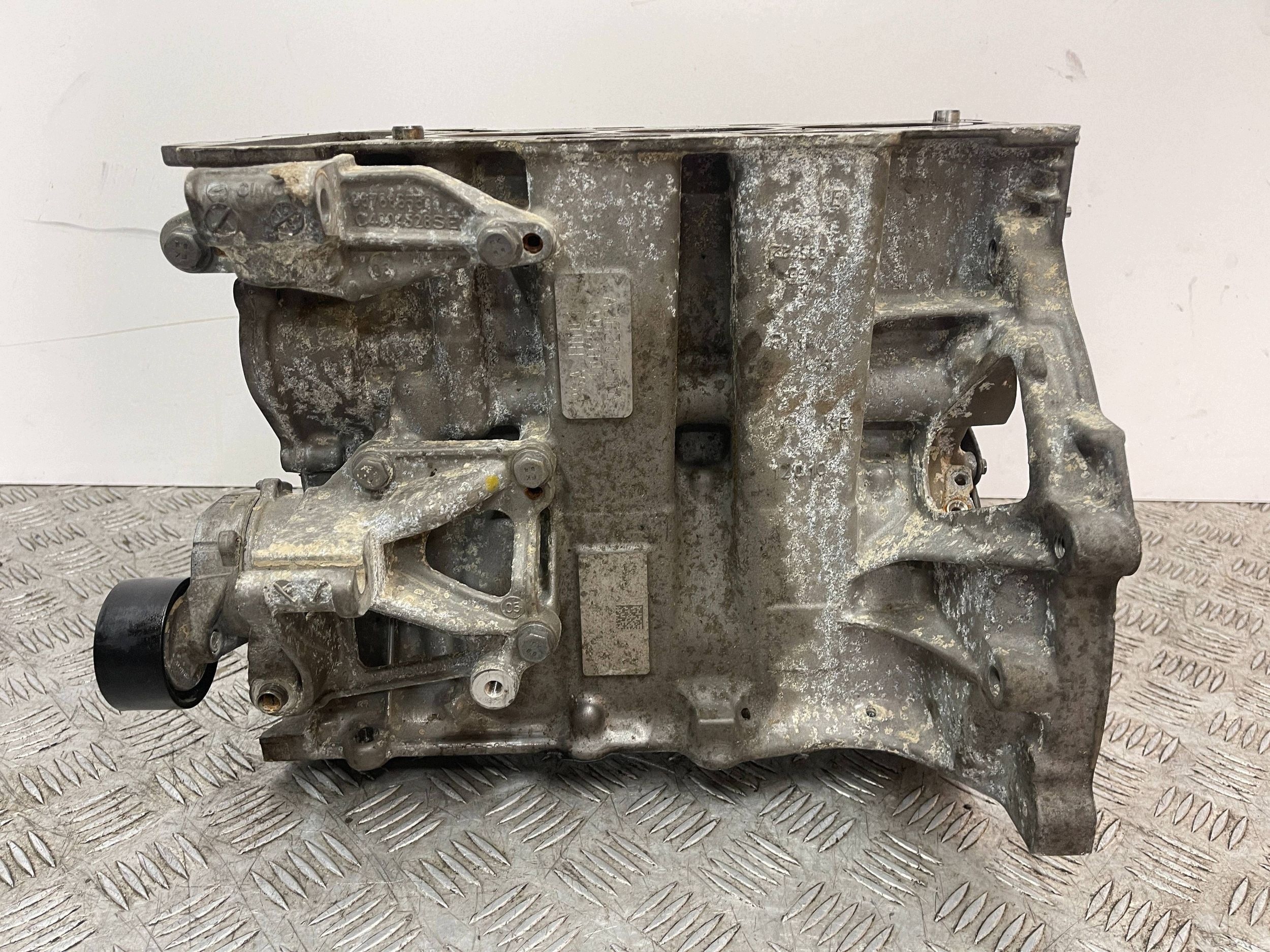 BLOK of the engine PEUGEOT CITROEN 1.2 PureTech HM01