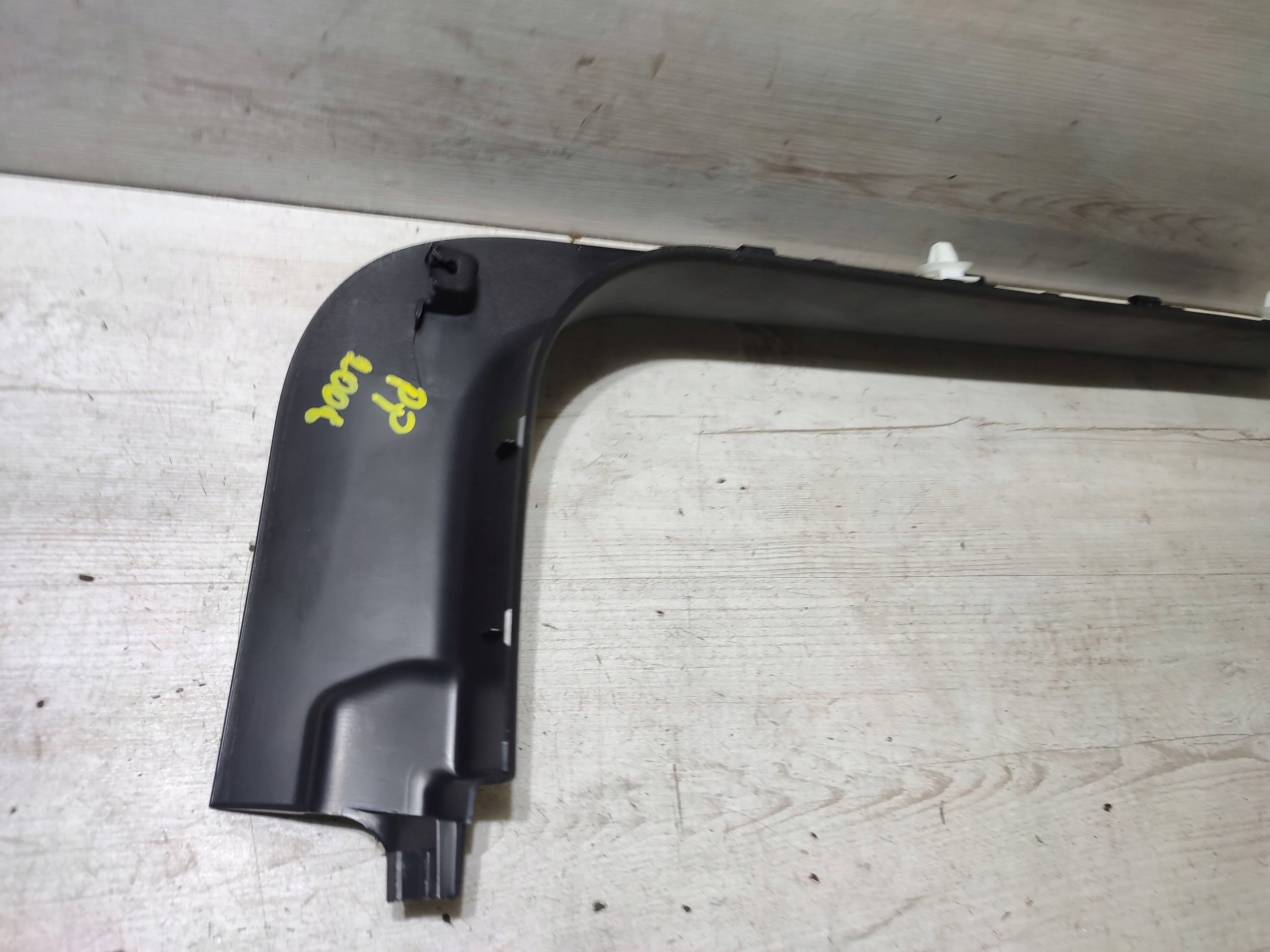Peugeot 2008 and 2018 front side right moulding threshold