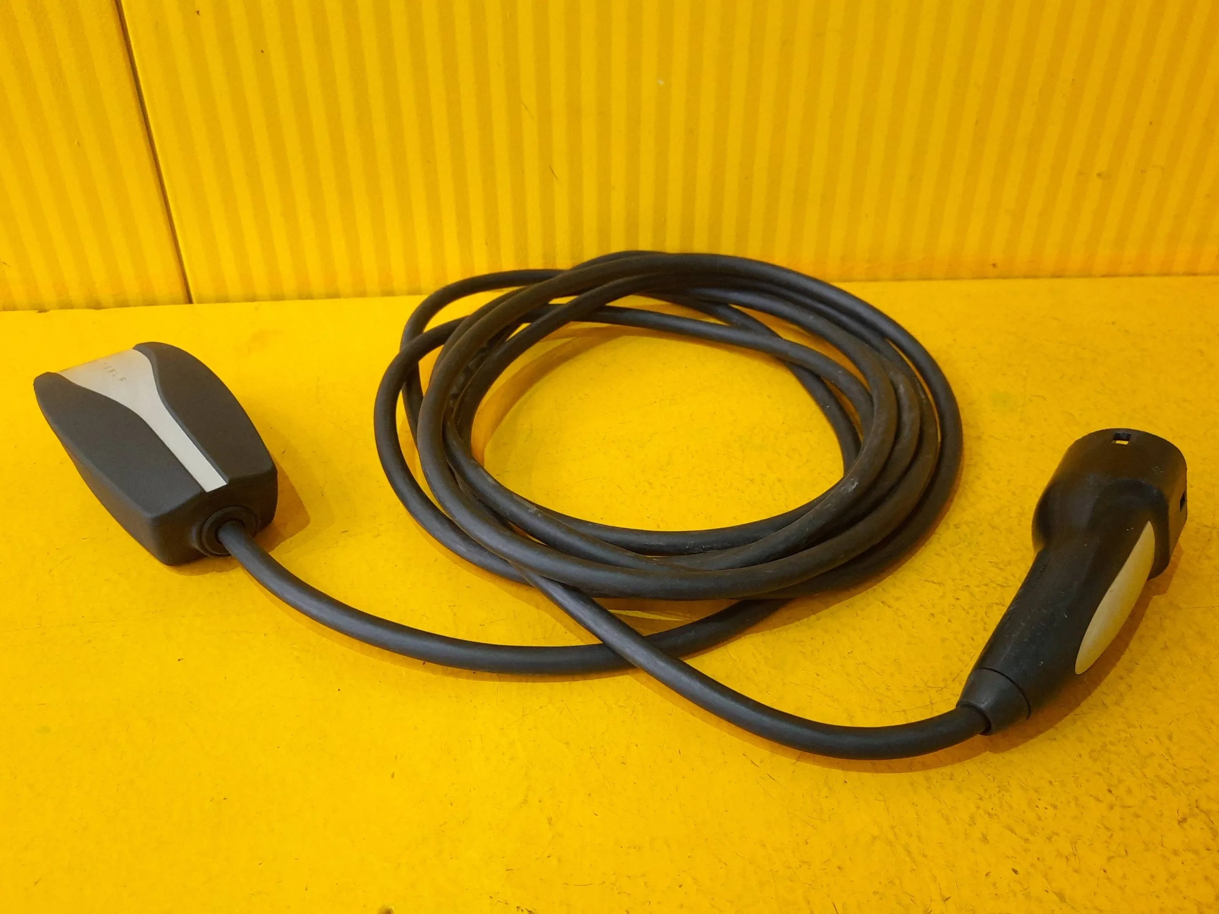 Tesla модель 3 зарядний кабель 1121264-00-E