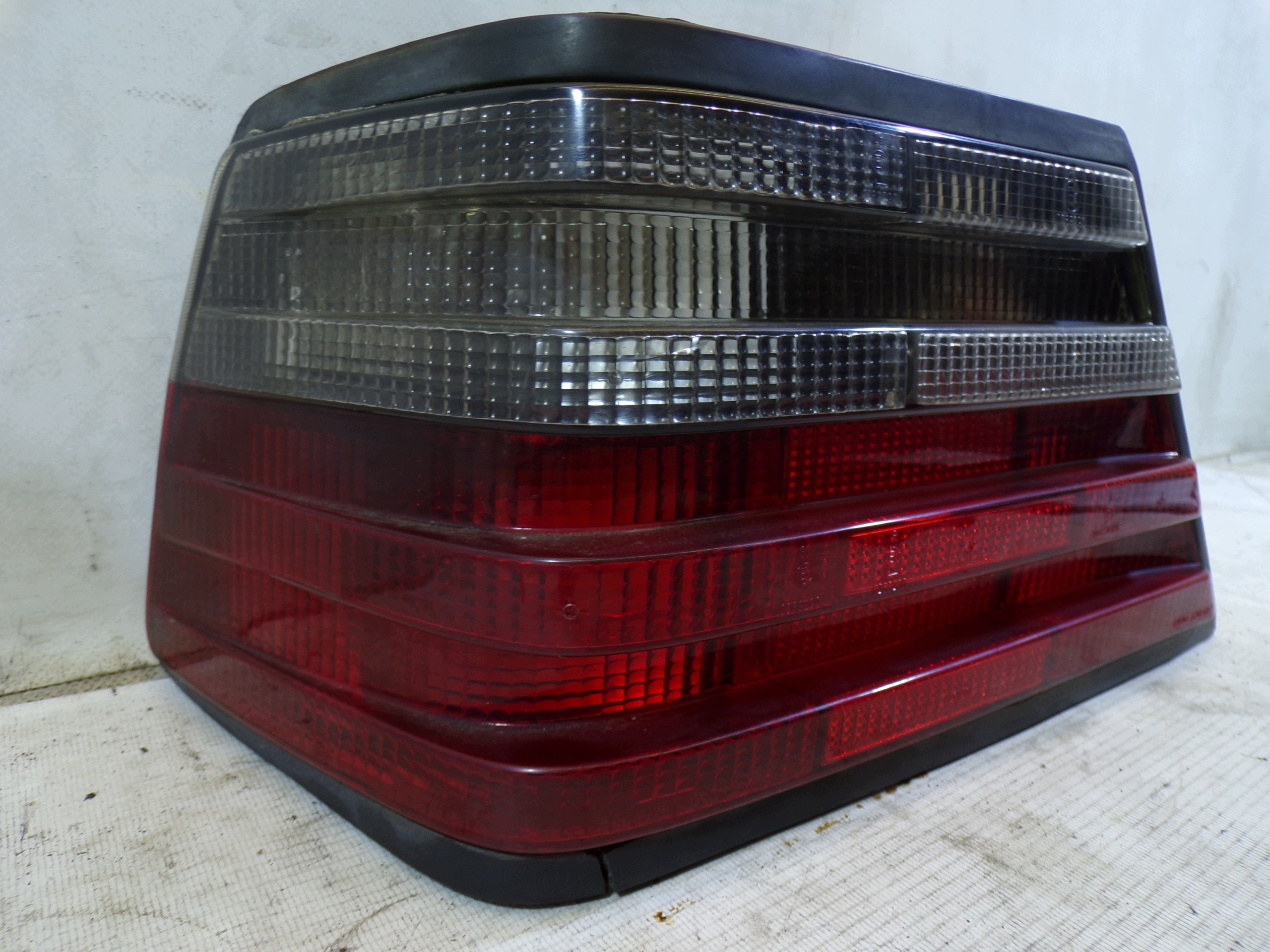 light rear rear part left MERCEDES W124 E-KLASA sedan