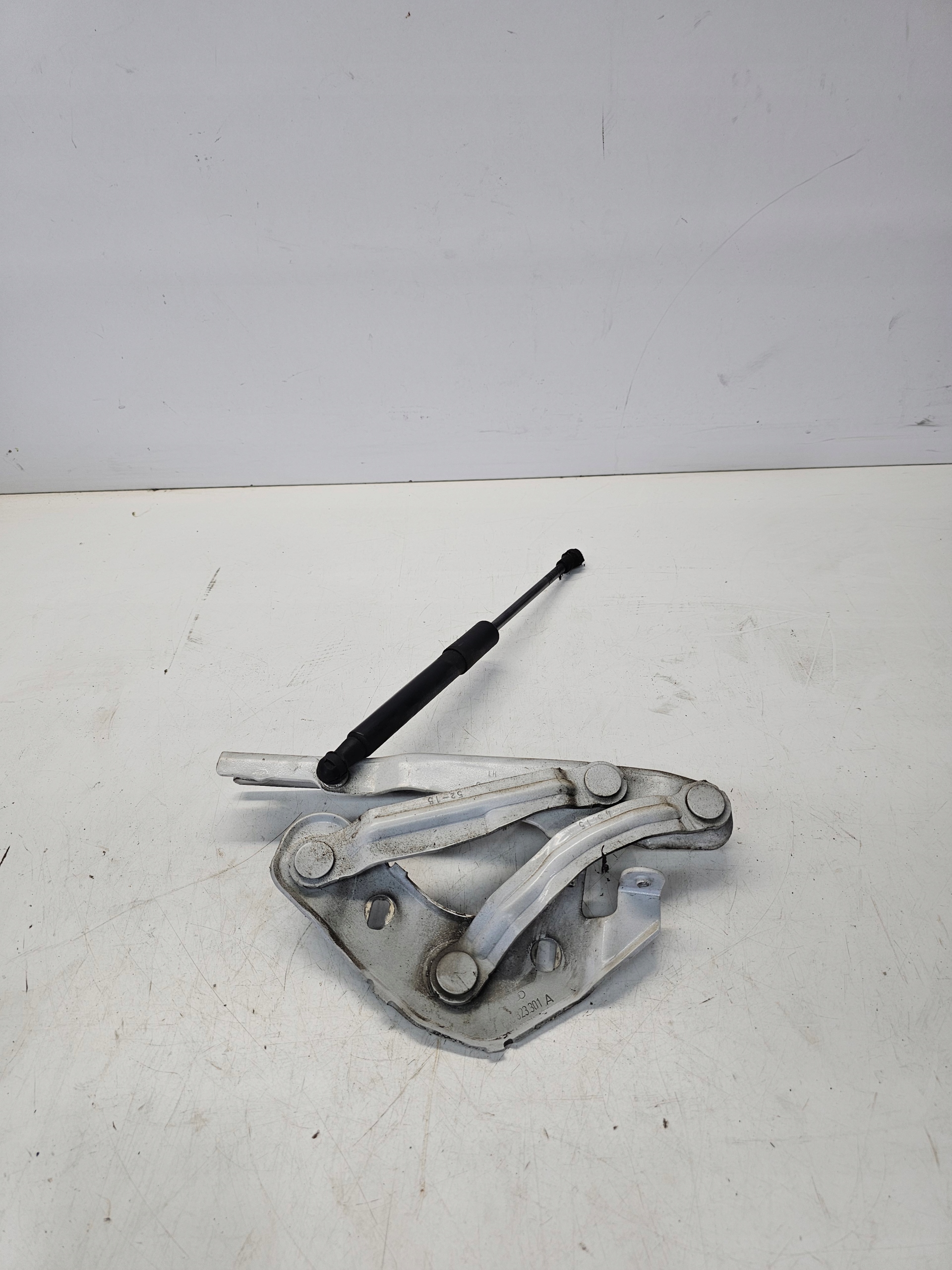 hinge bonnets left AUDI A1 8X 8X0823301A