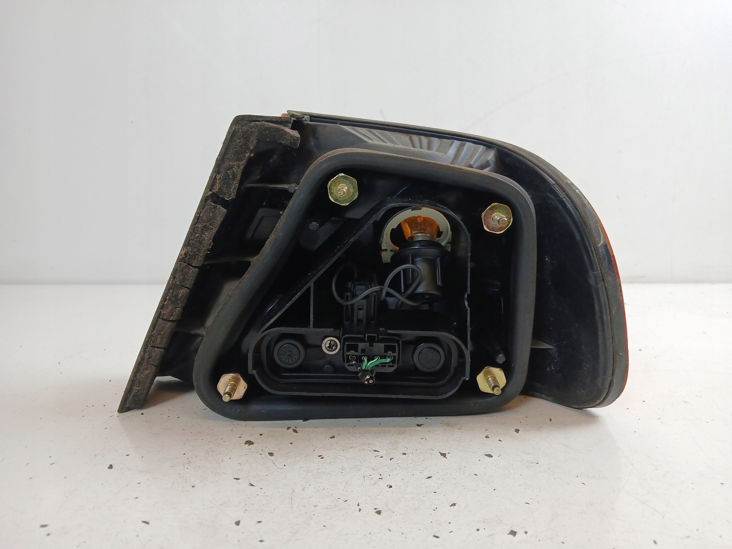 MITSUBISHI CARISMA sedan light left rear part
