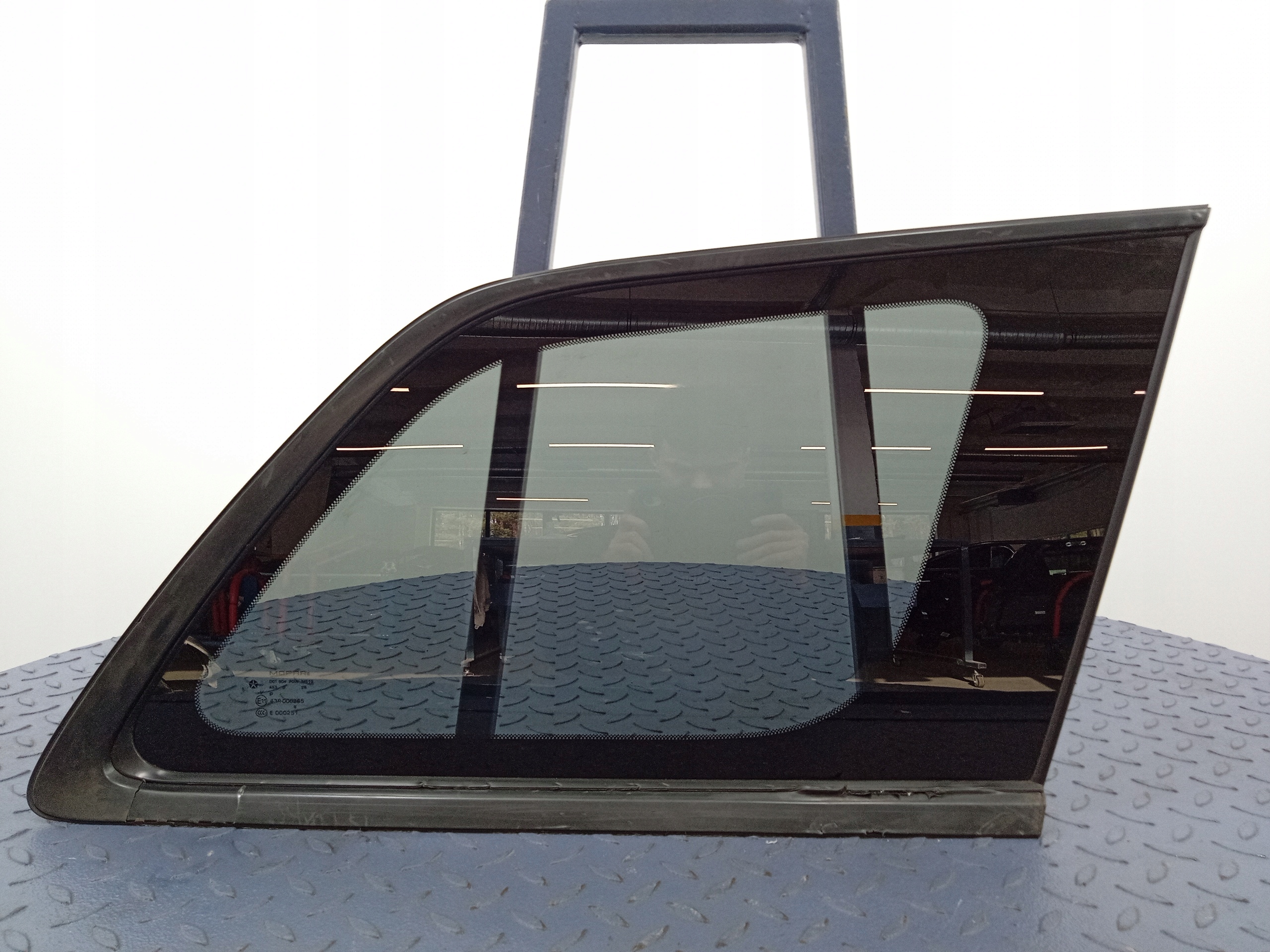 GRAND CHEROKEE WK2 КУЗОВНЕ СКЛО ПРАВИЙ ЗАДНІЙ