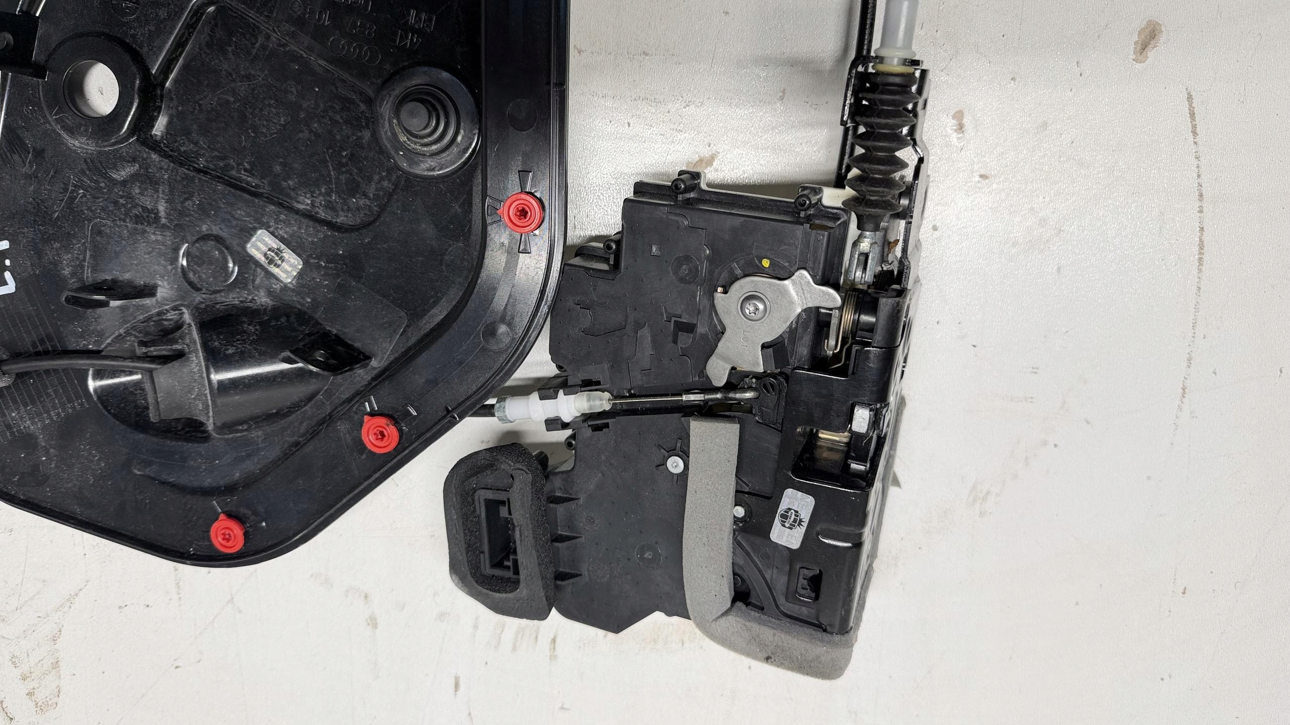lock door left front DOCIAG AUDI E TRON 4K2837015L