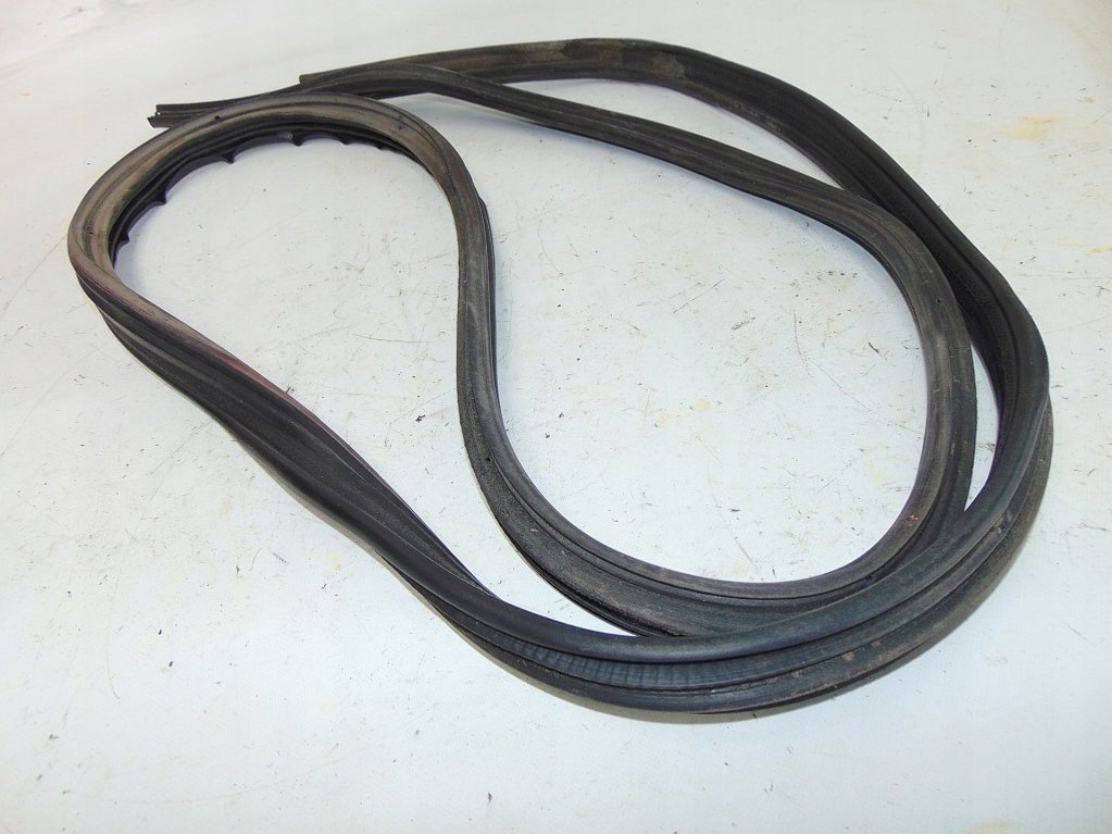 VW GOLF II MK2 5D 91r USZCZELKA DRZWI TYŁ PRAWY Strona zabudowy tył - prawa