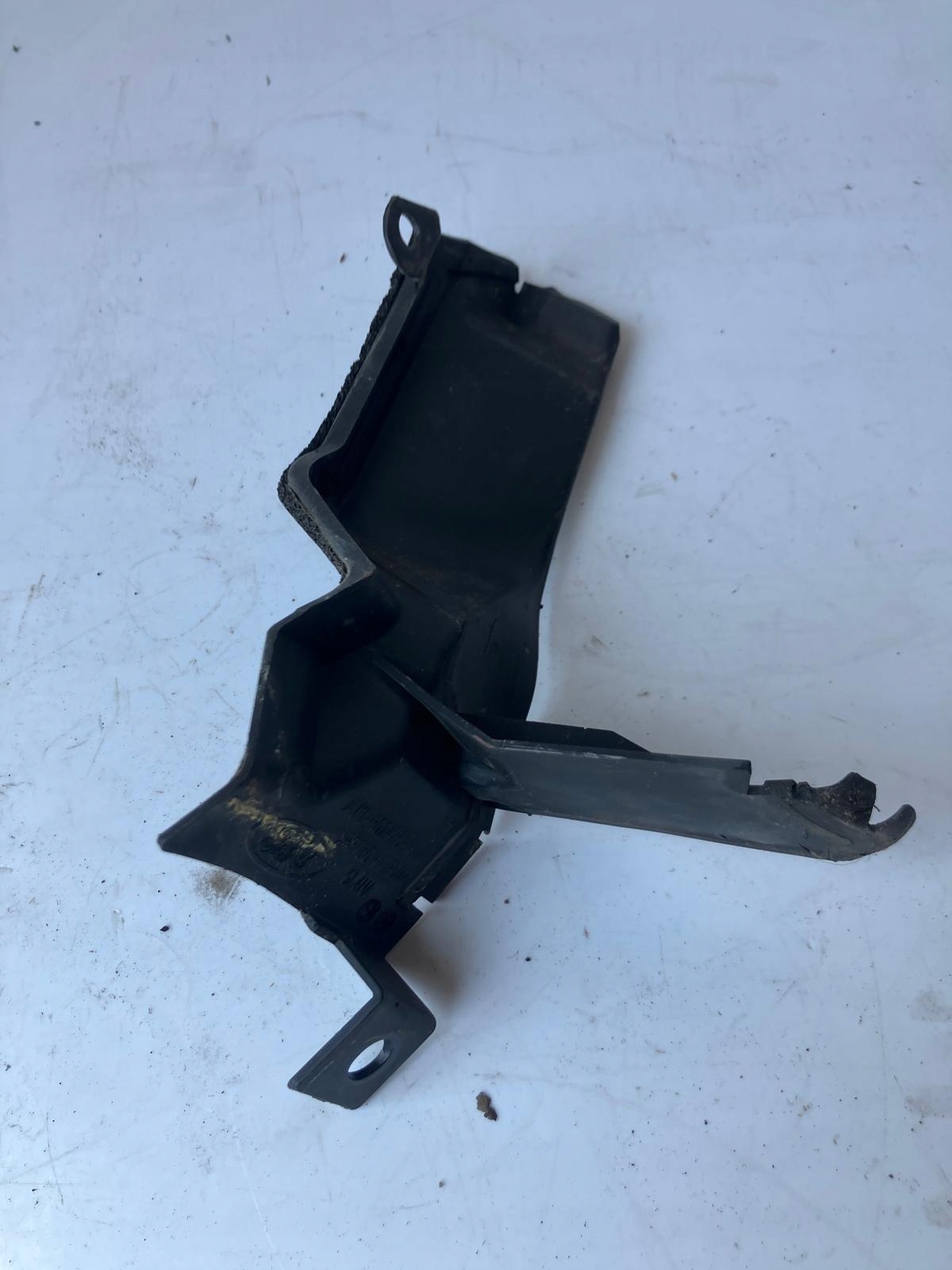 cover pipe end under the window right FORD B MAX AV11-R02476