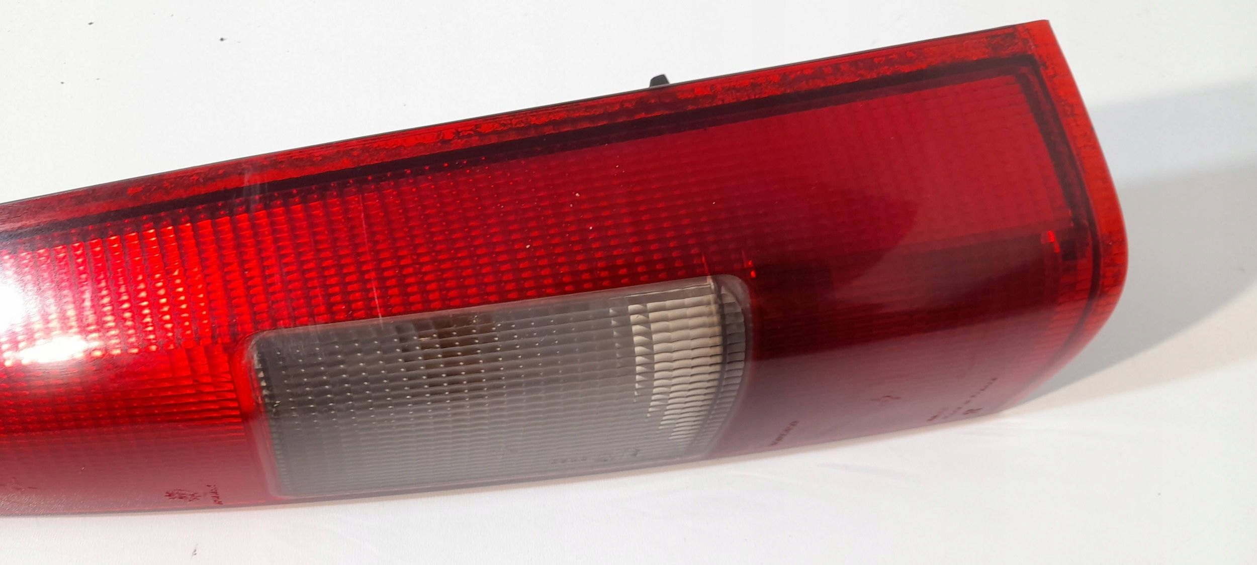 Volvo V70 light rear right 9157800 (R452)