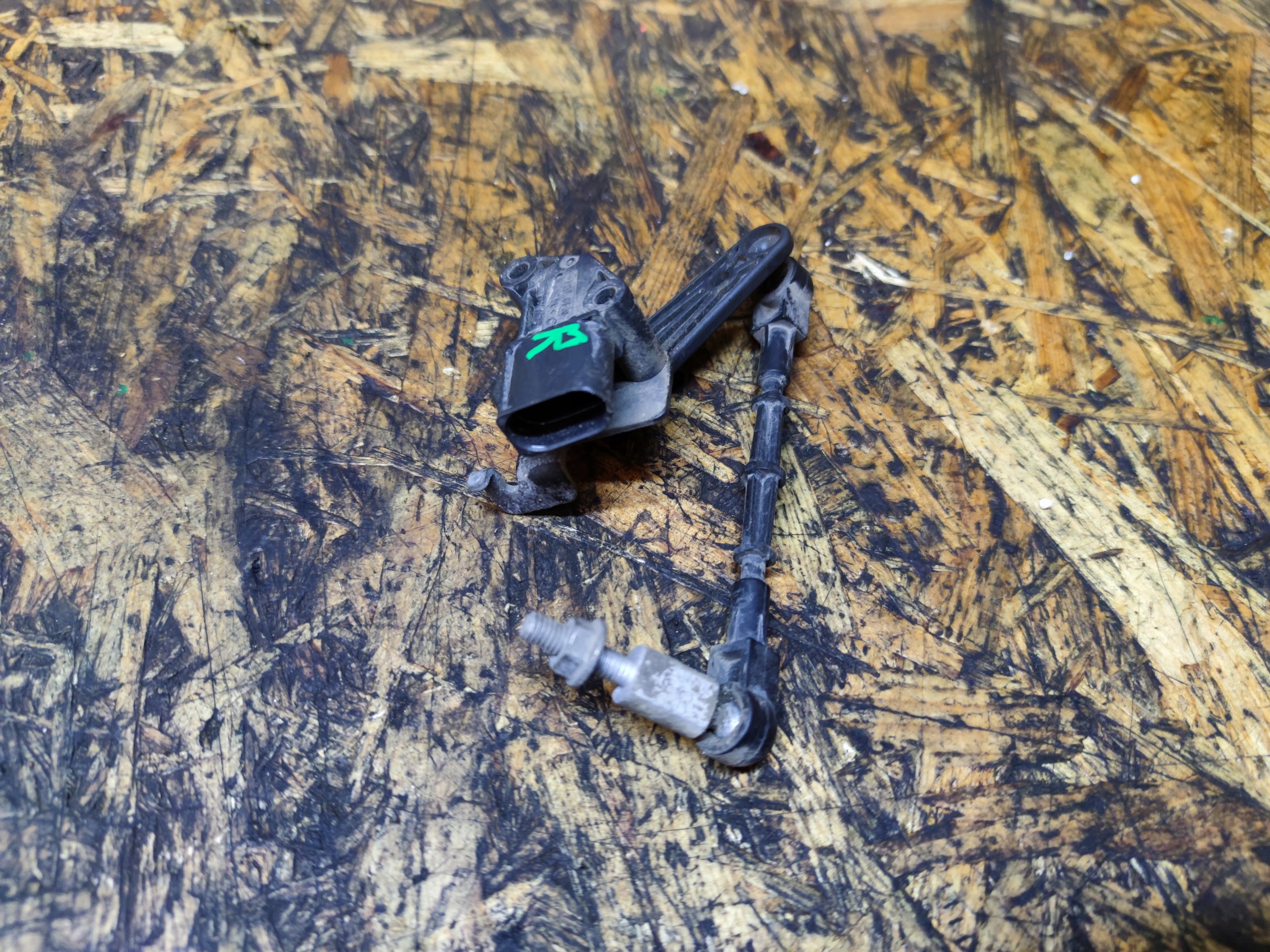 4m0907503 8w0941310 - AUDI A4 B9 A5 F5 8W датчик уровня ксенона задний правый