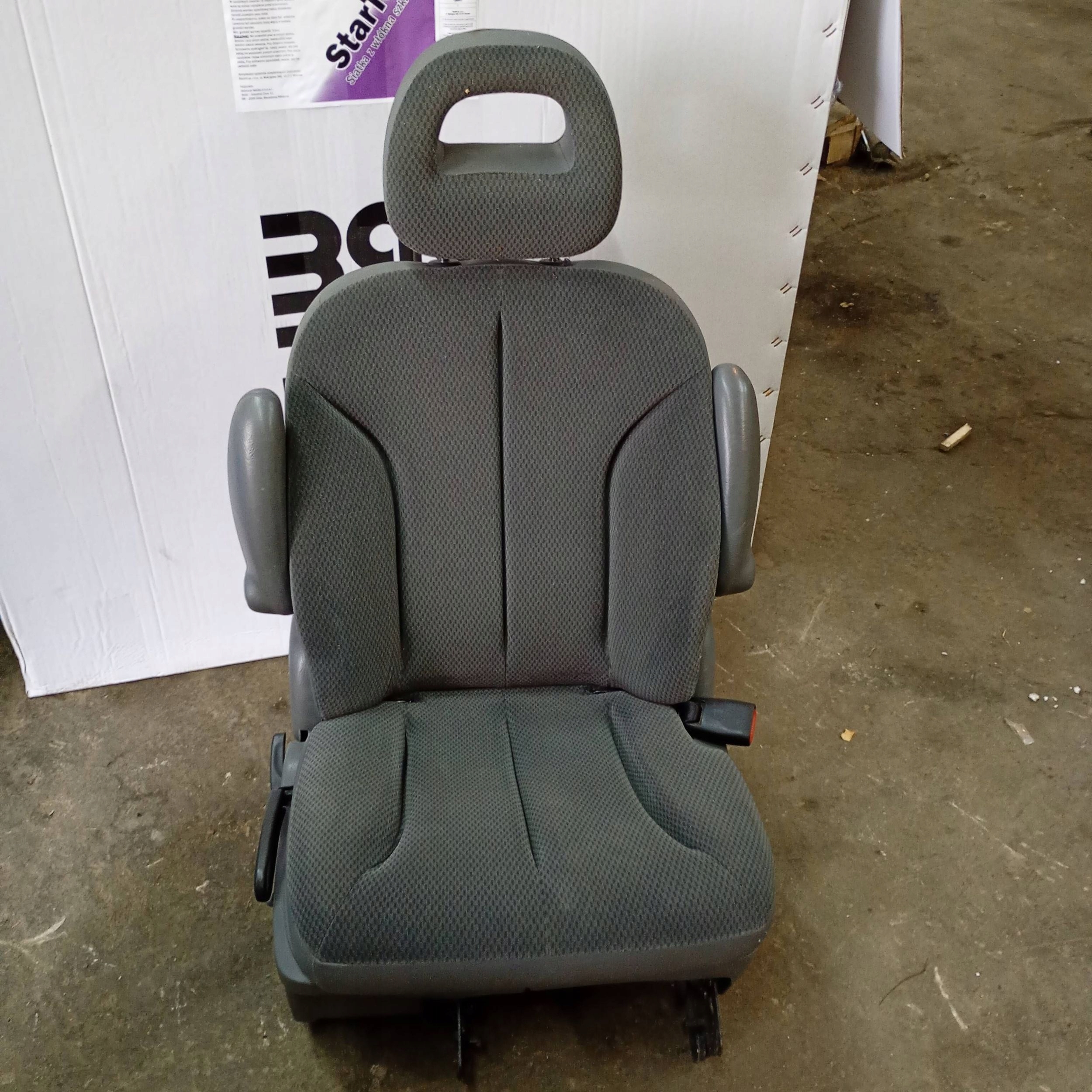 Задний СИДЕНЬЕ II правое CHRYSLER Voyager IV