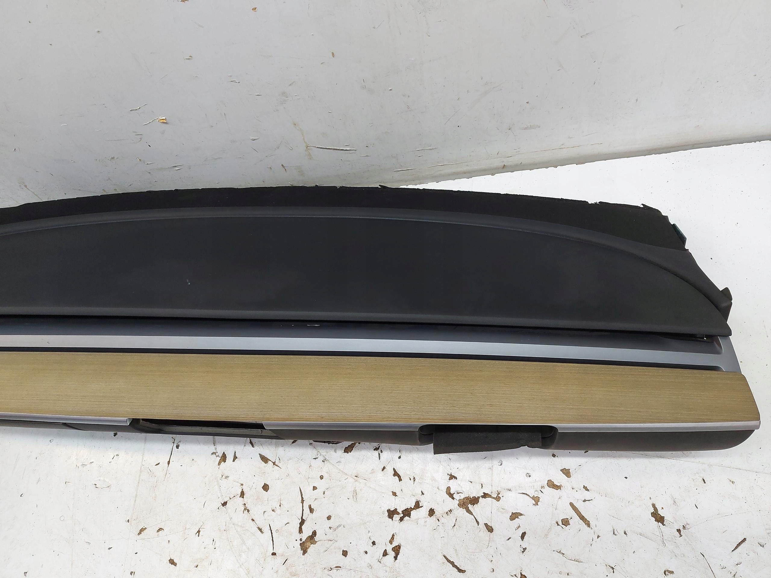 TESLA MODEL Y 2023r cockpit dashboard instrument panel puplit console UK RHD