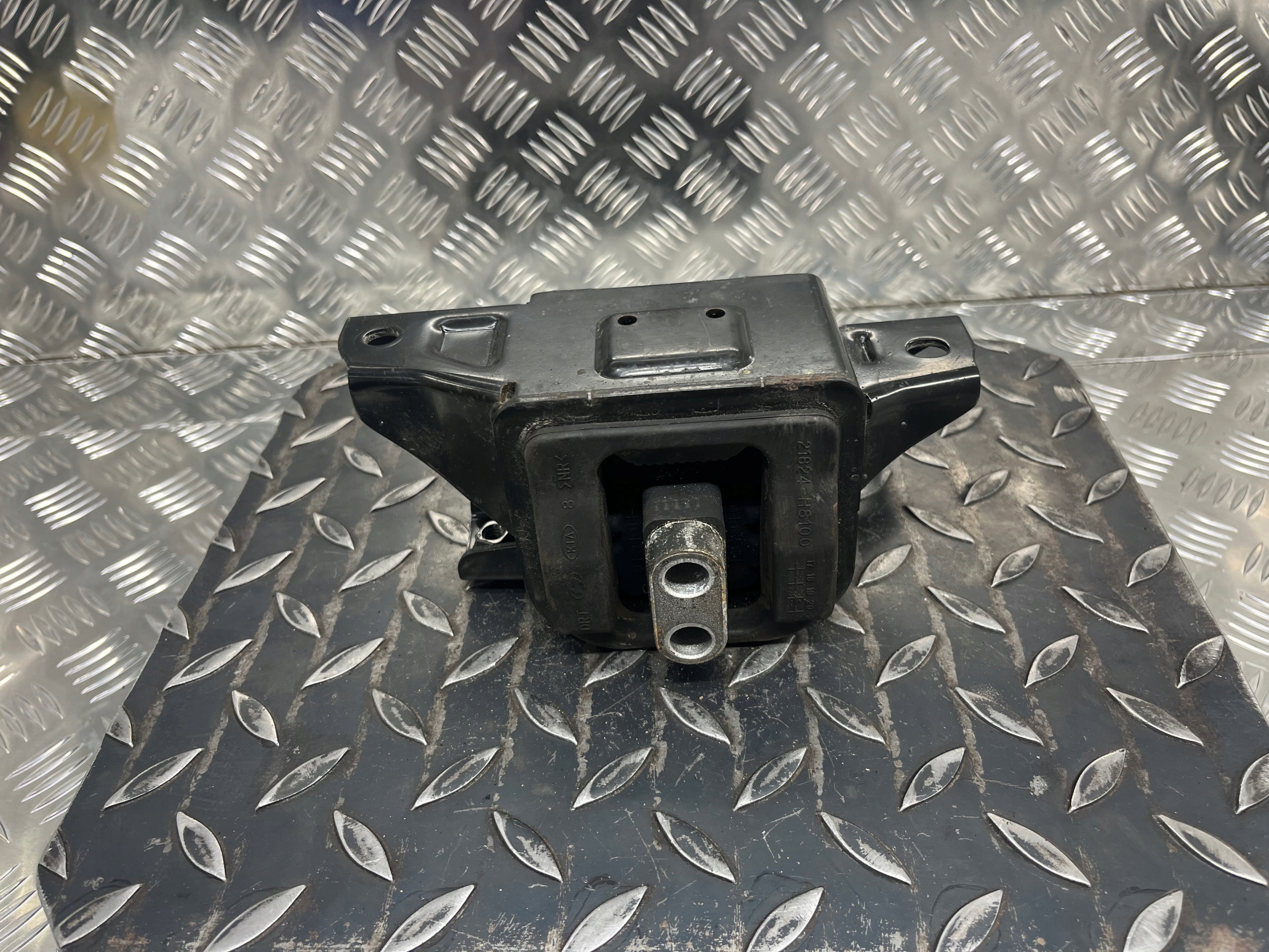 engine mount KIA STONIC 21824-H8100
