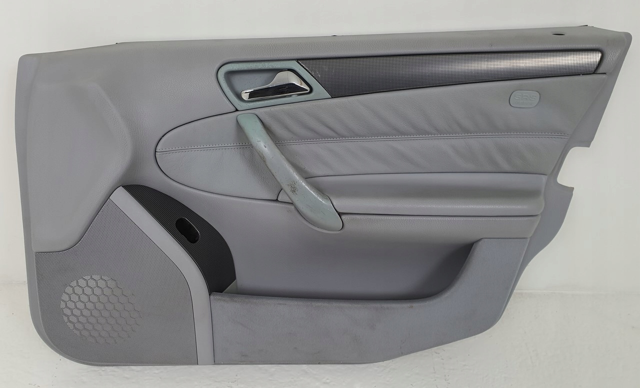 A2037201067 - Обшивка бекона правой передней двери MERCEDES W203