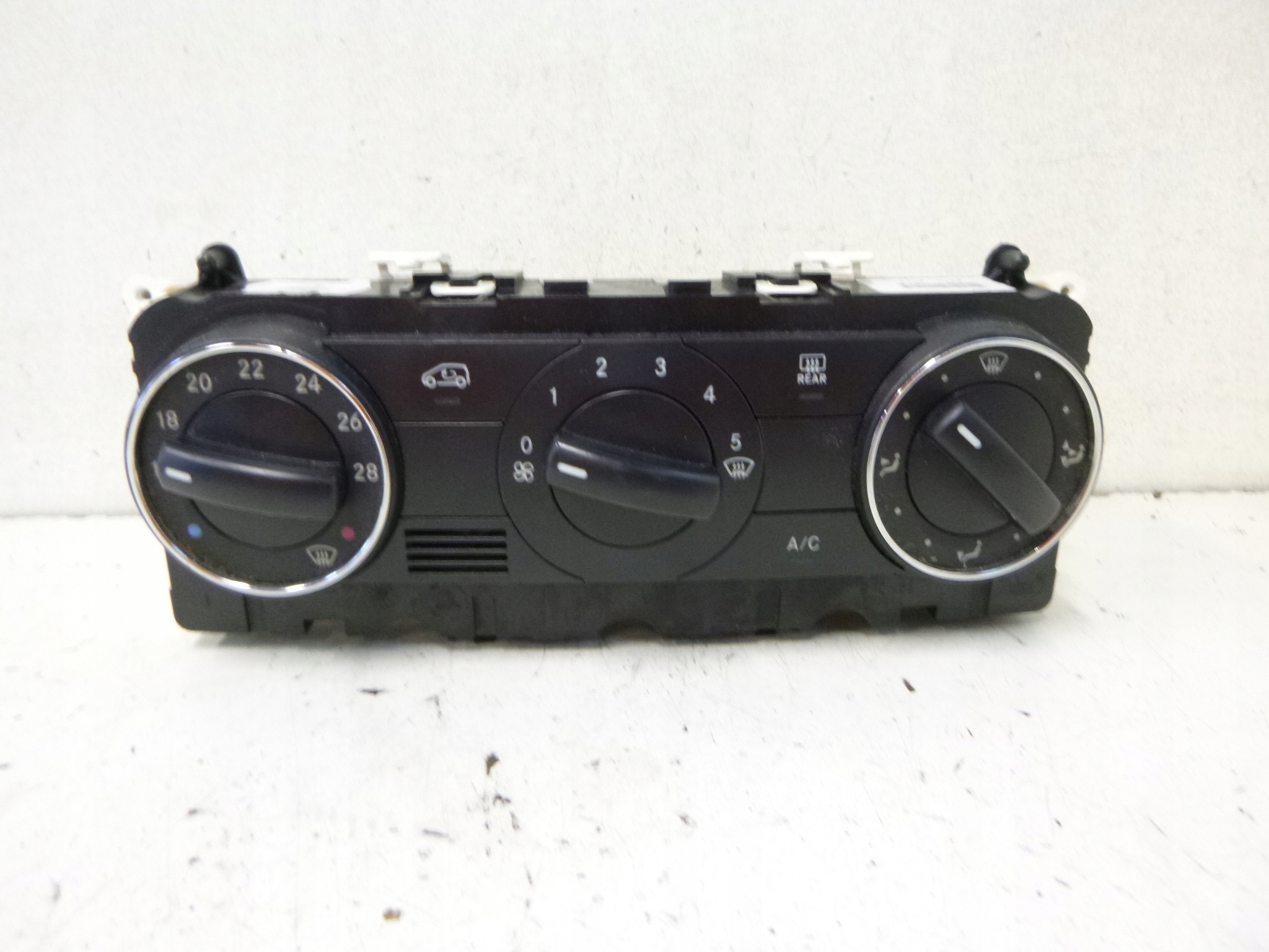 BOUTON UNITE COMMANDE CLIMA MERCEDES W169 2009R.