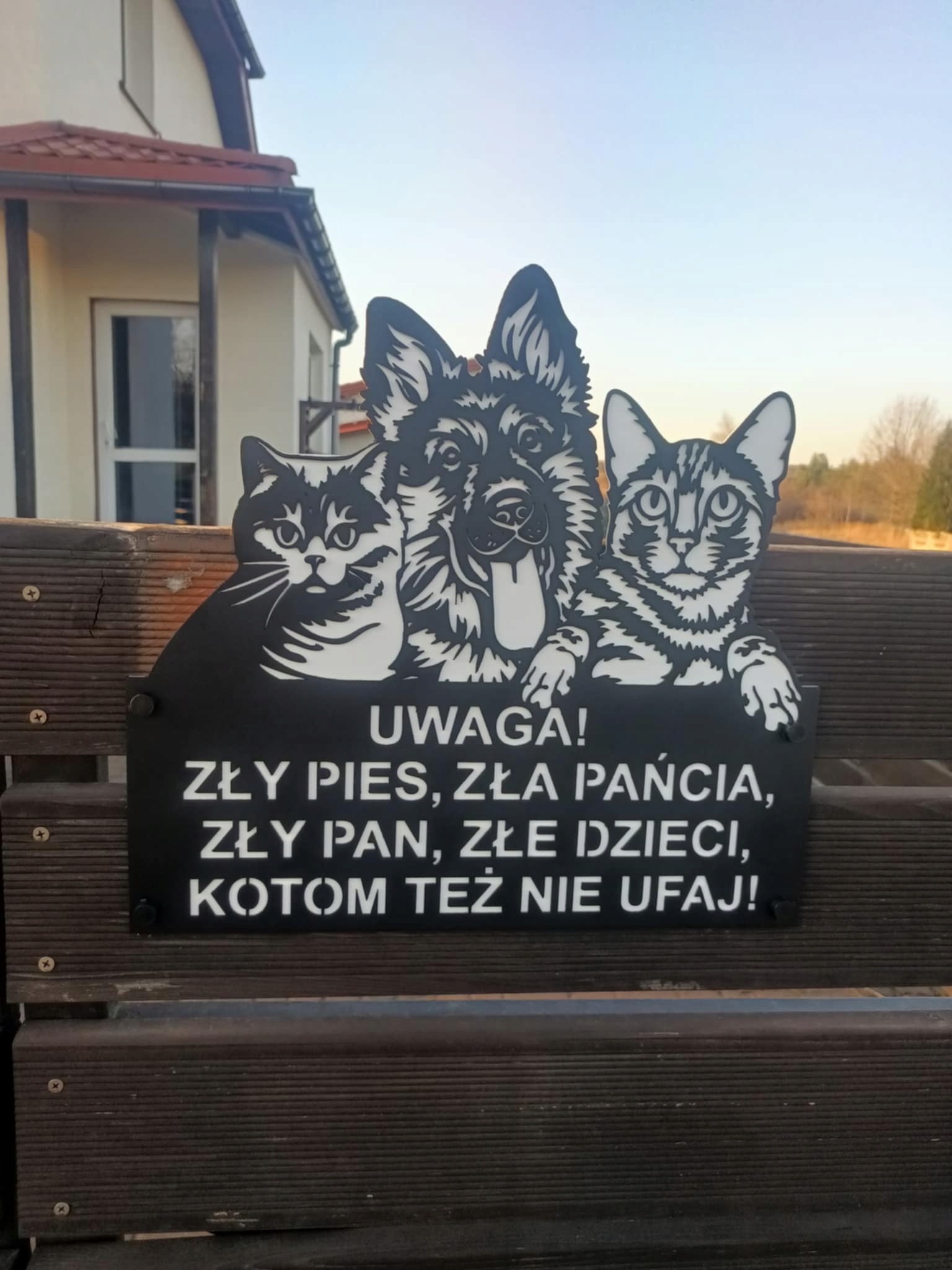 Tabulka Pes Kočky na branku oplocení ohrada německý Ovčák