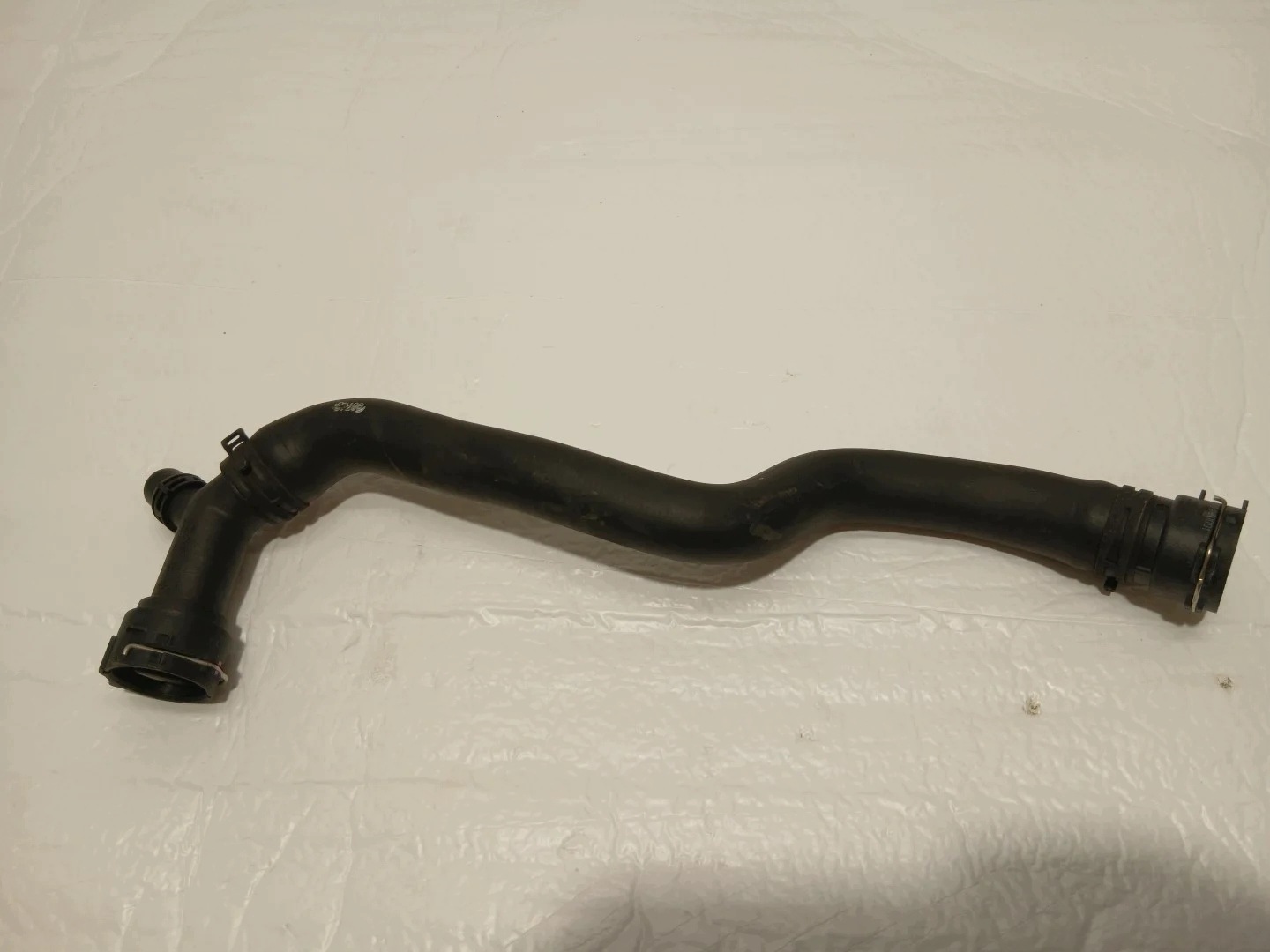AUDI A4 B9 LIFT crijevo prijenos vode 8W0122101BH