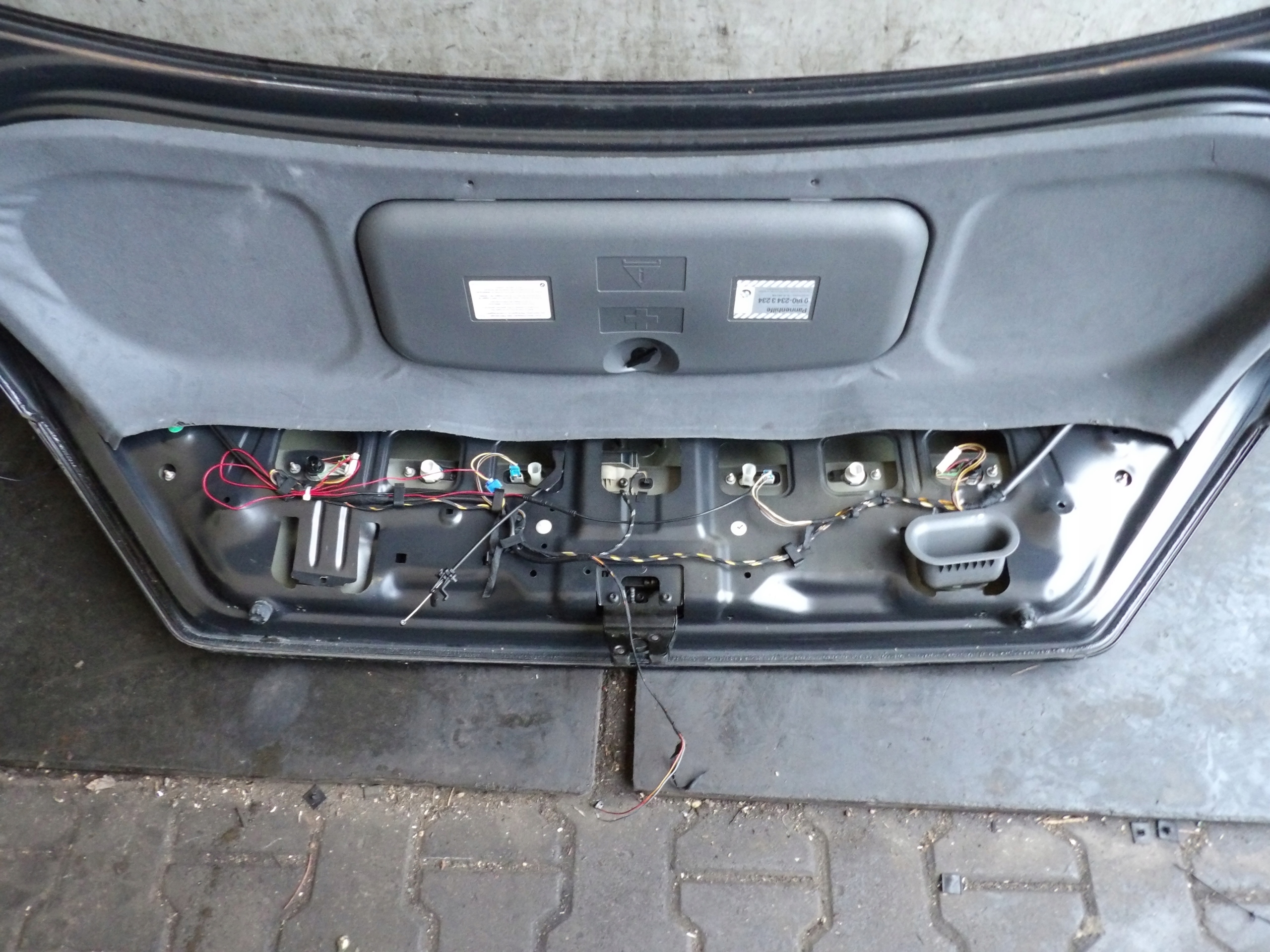 BMW 7 E65 boot doors lak. 475/9 sedan