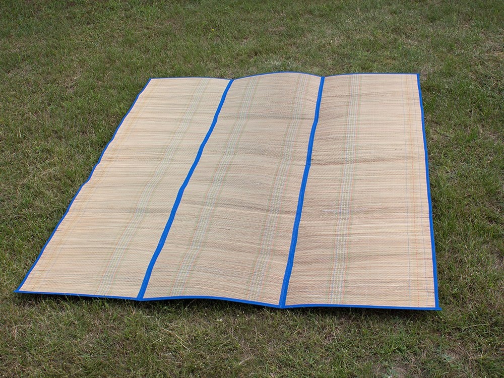 MATA PLAŻOWA SŁOMIANA TERMICZNA ZWIJANA PIKNIKOWA PIKNIK BIWAK 150x170 Cechy dodatkowe izolowany spód uchwyt do przenoszenia