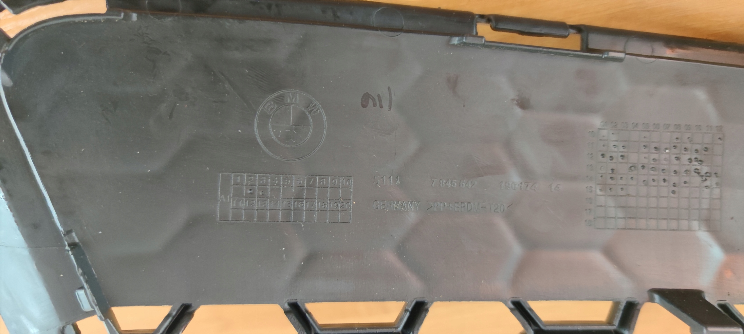BMW X1 E84 m-packet right grid of a bumper spoiler