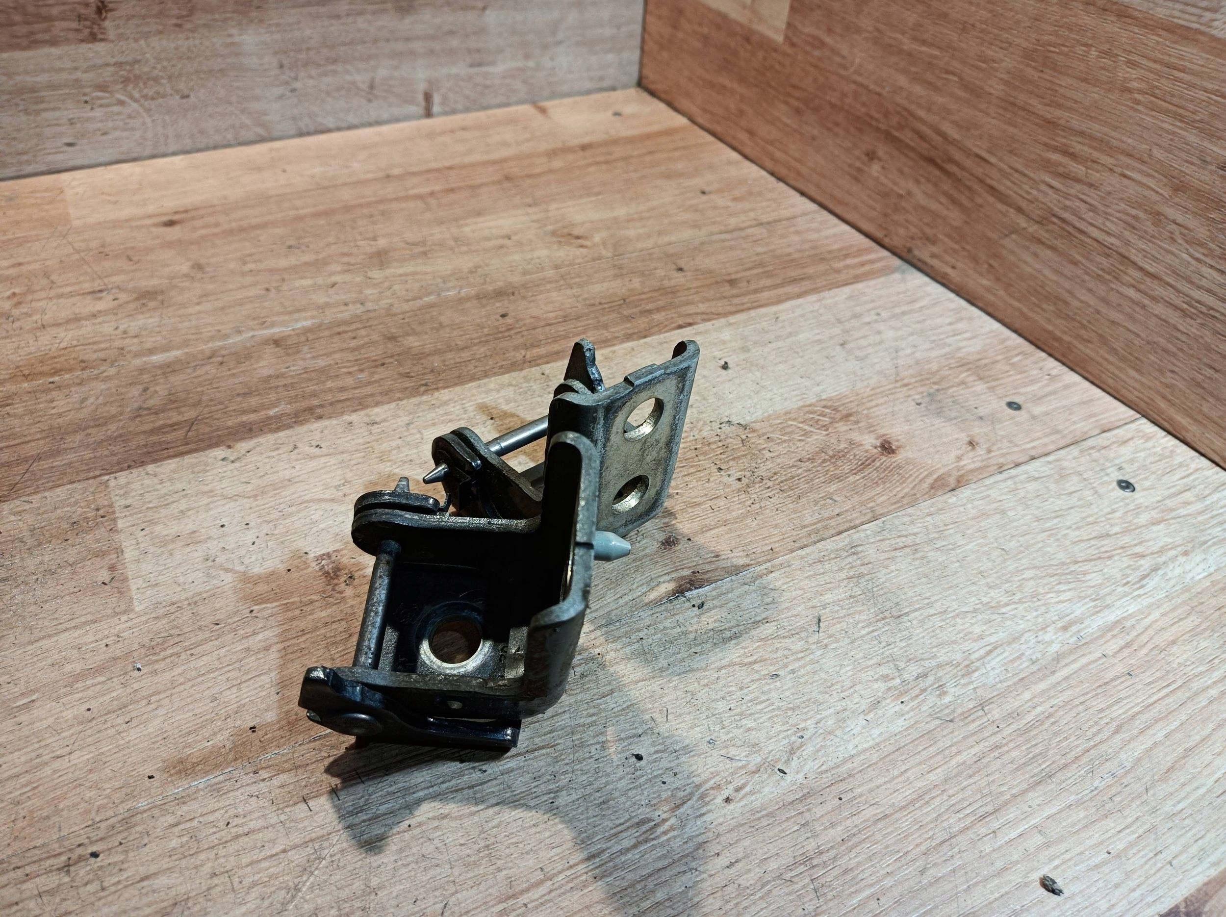 hinges door left front komplet Citroen C4 Cactus