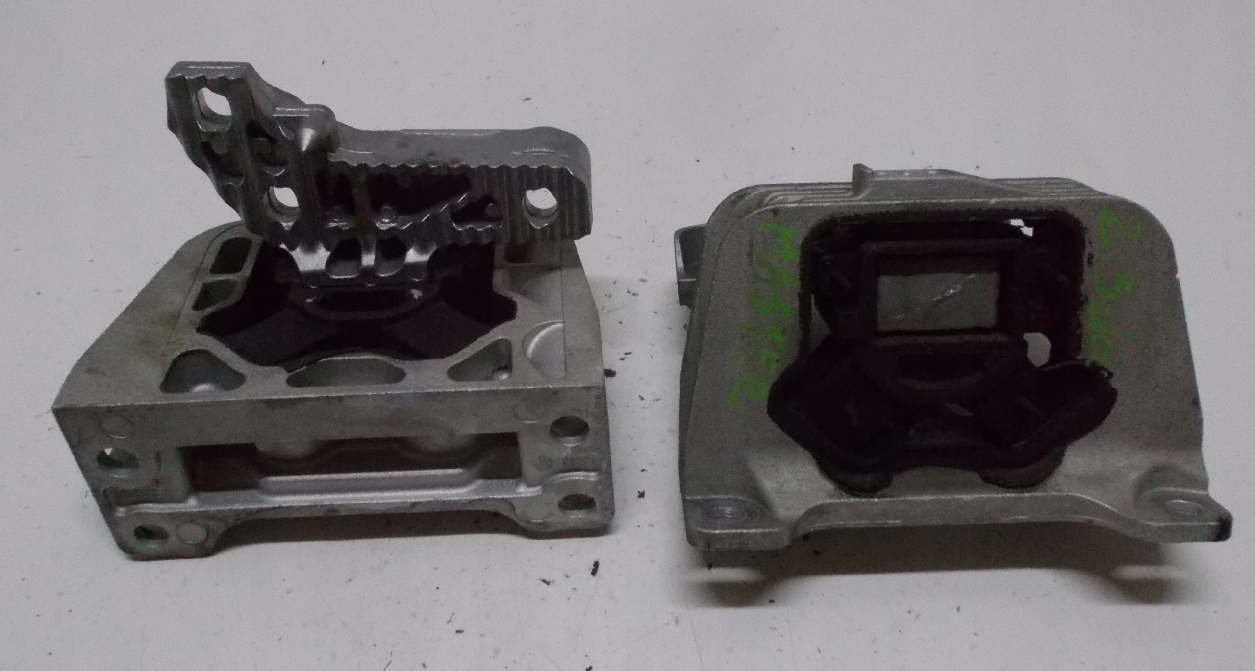 RENAULT MASTER III LIFT holder engine mount 112108180R