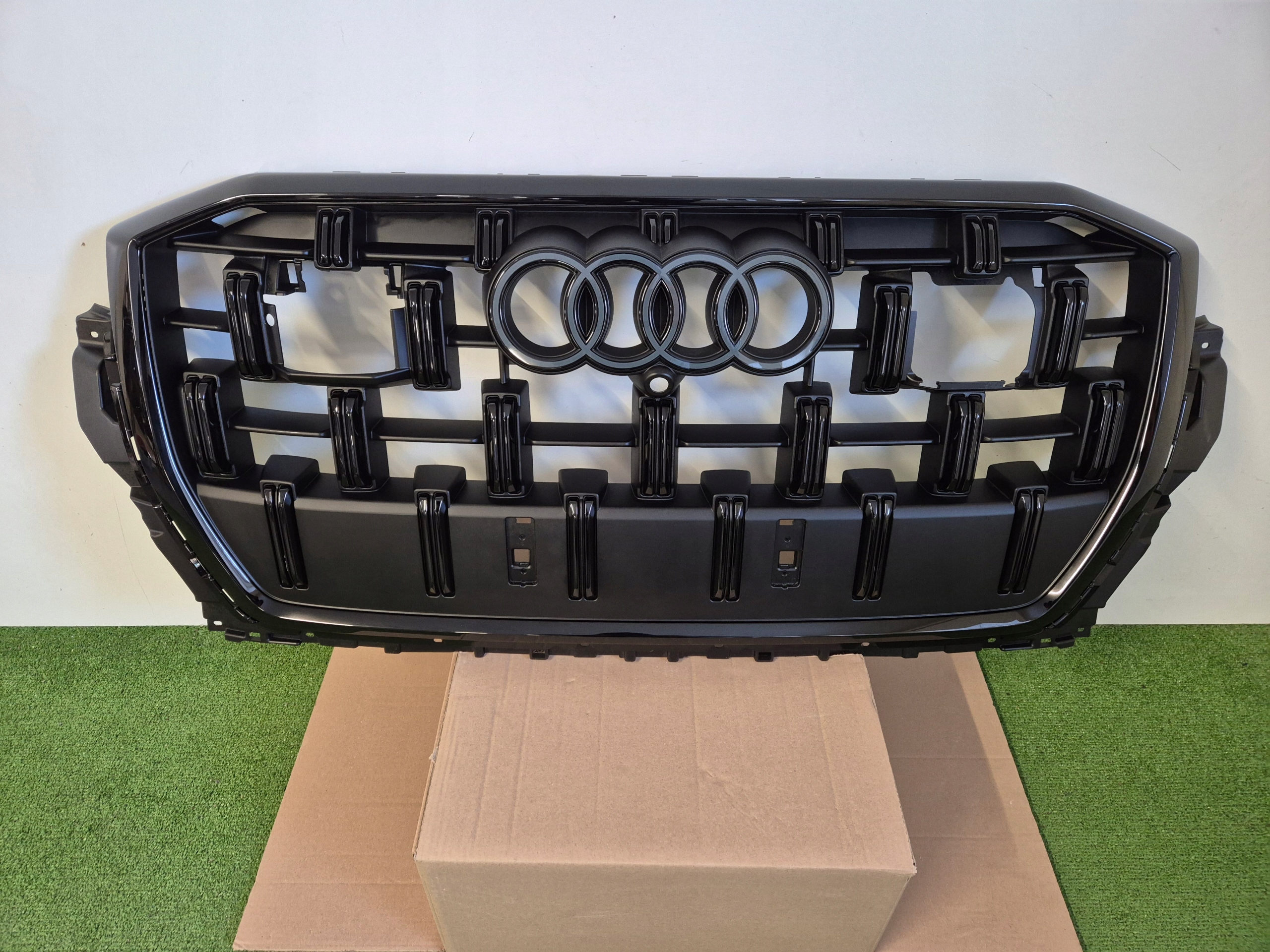 Audi Q8 Kühlergrill FRONTGRILL Kühlergitter 4M8853651 - Thumbnail 1